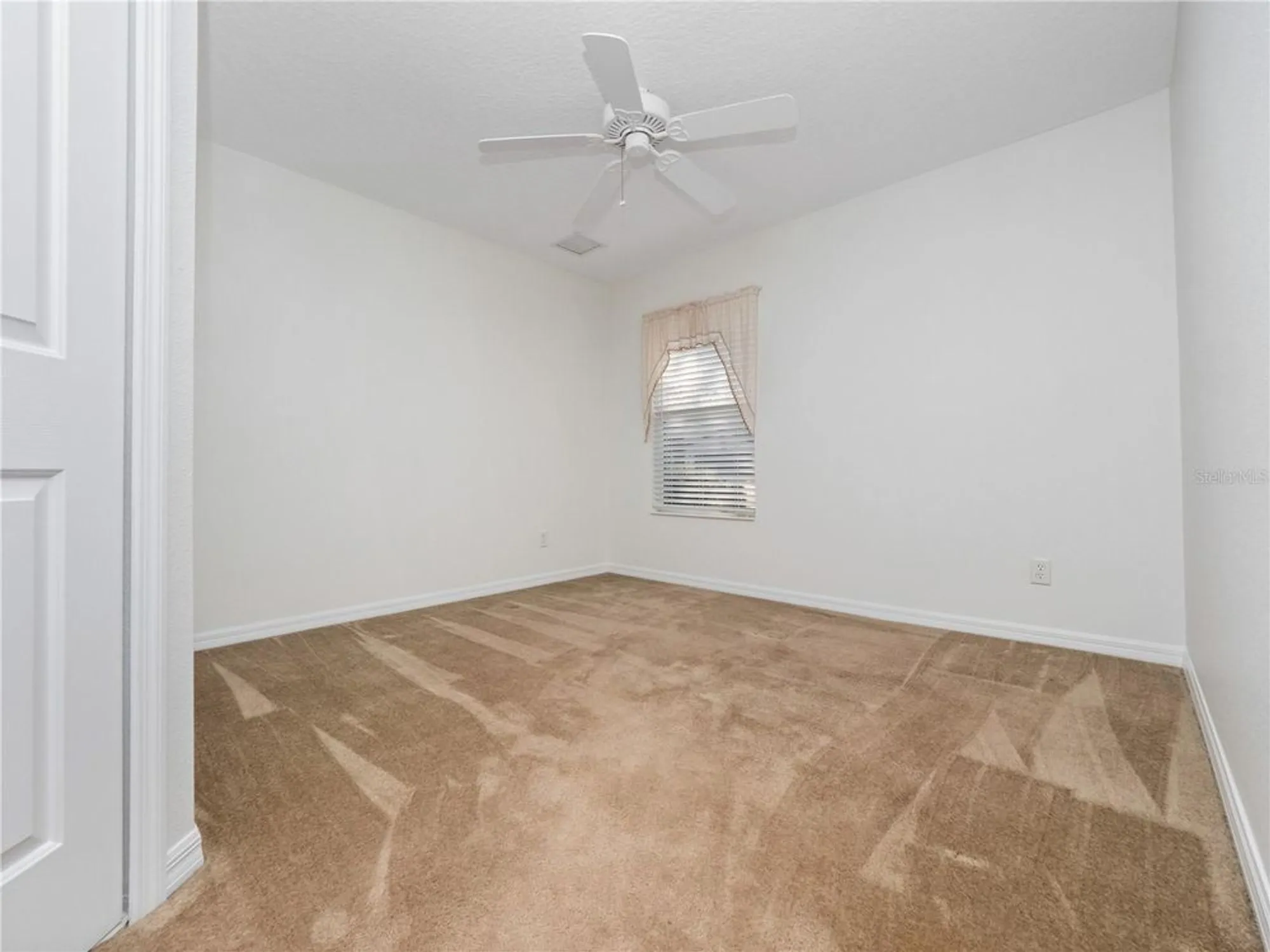 Property Slideshow image 26 of 77 | 20505 queen alexandra dr, Leesburg, FL, 34748