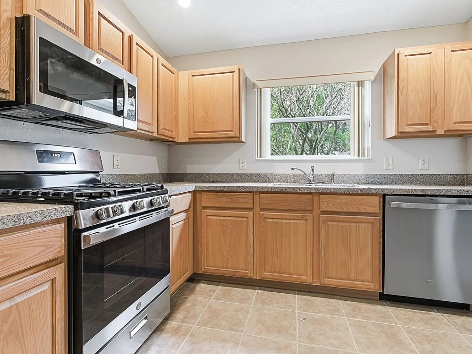 Property Slideshow image 21 of 41 | 231 bentwood dr, Leesburg, FL, 34748