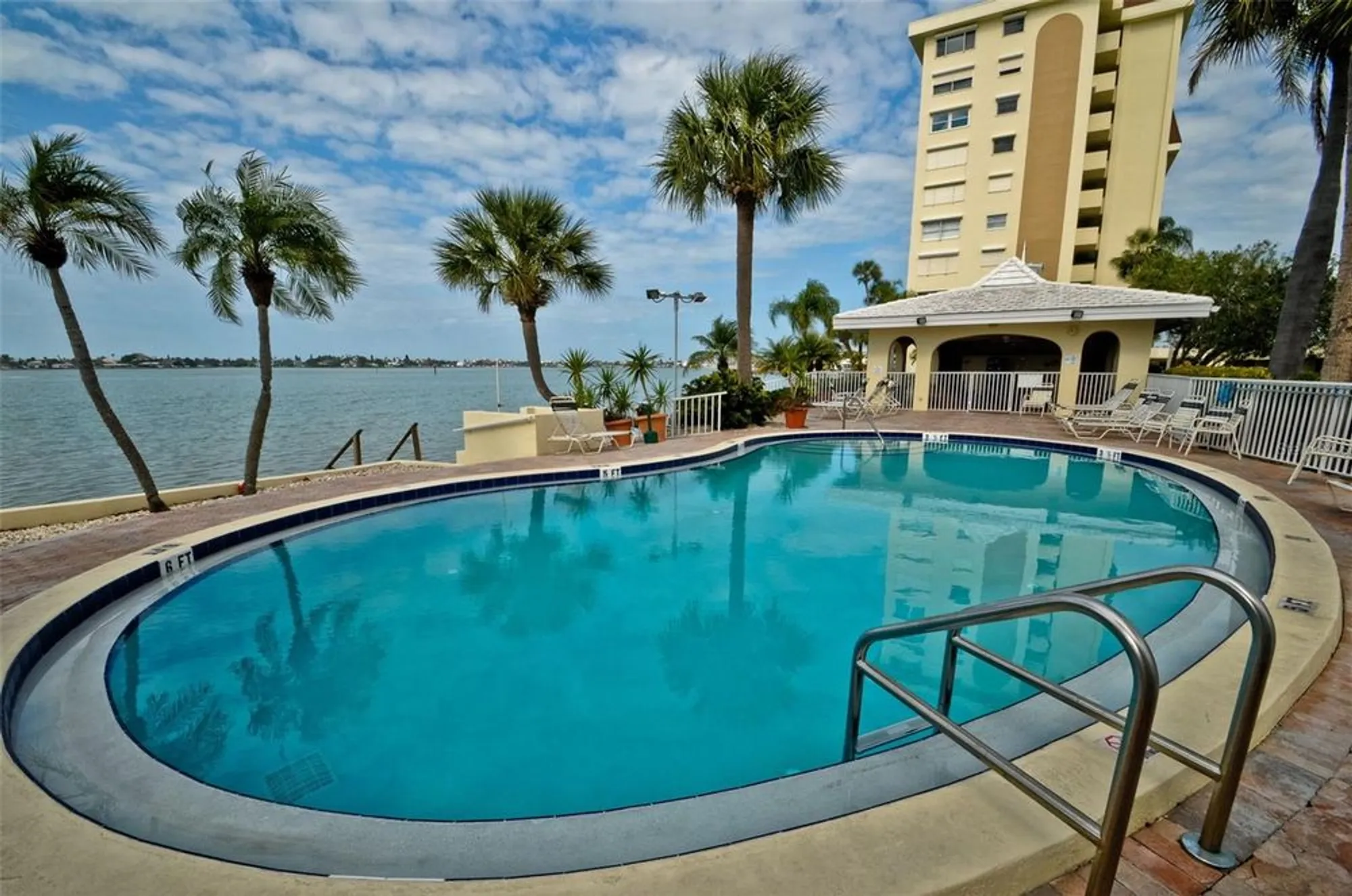 Property Slideshow image 44 of 50 | 4550 cove cir apt 502, St Petersburg, FL, 33708