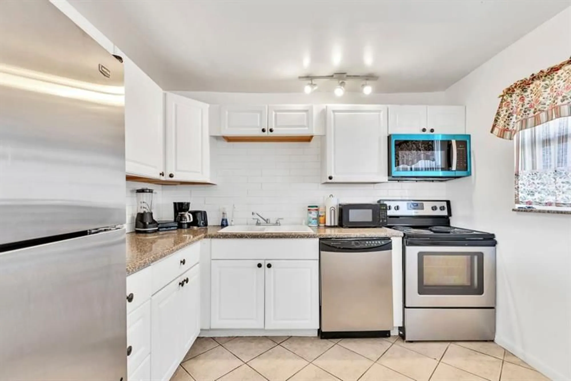 Property Slideshow image 3 of 23 | 6850 royal palm blvd g 208, Margate, FL, 33063