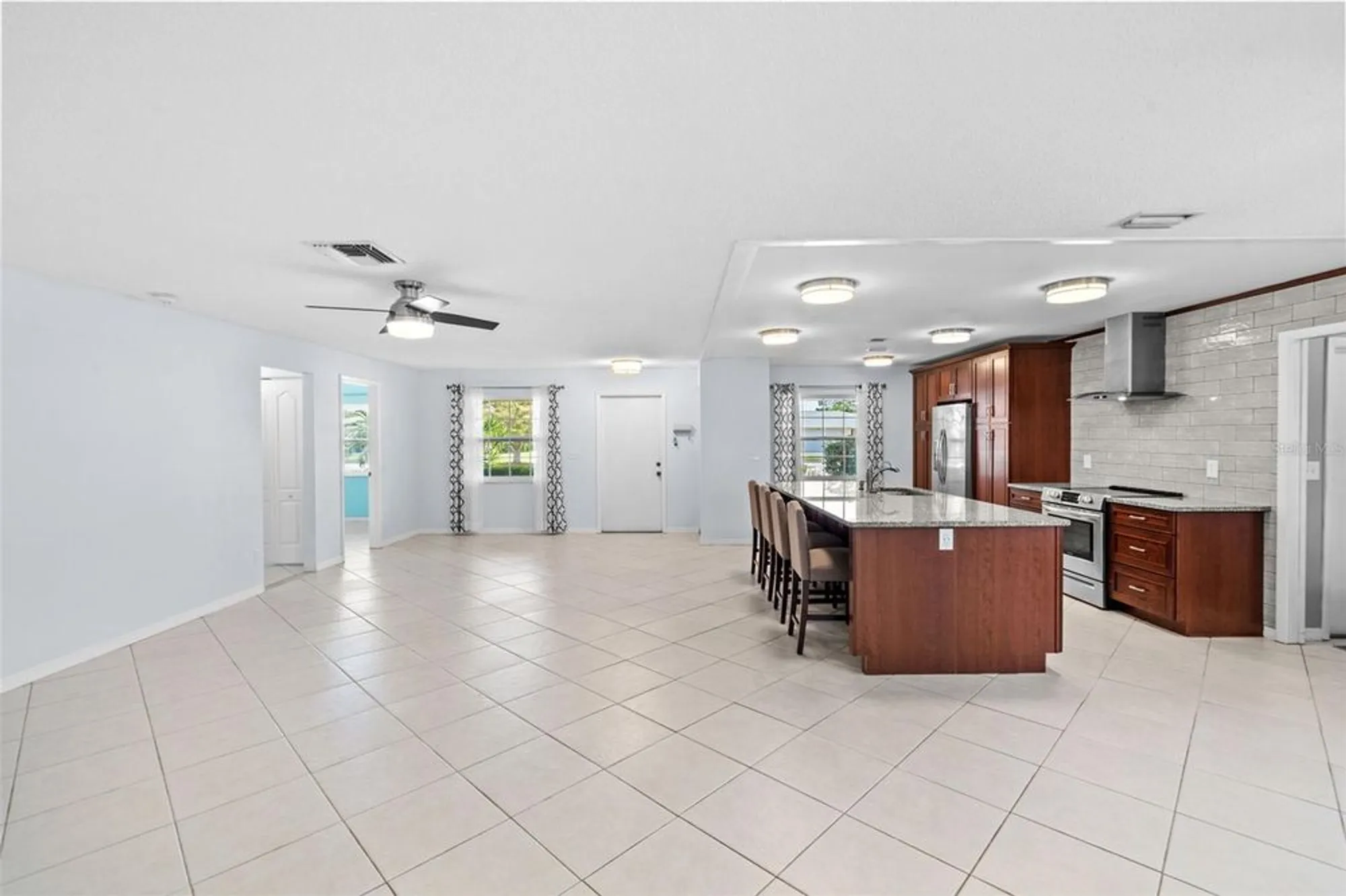 Property Slideshow image 17 of 70 | 7082 w country club dr n # 7082, Sarasota, FL, 34243