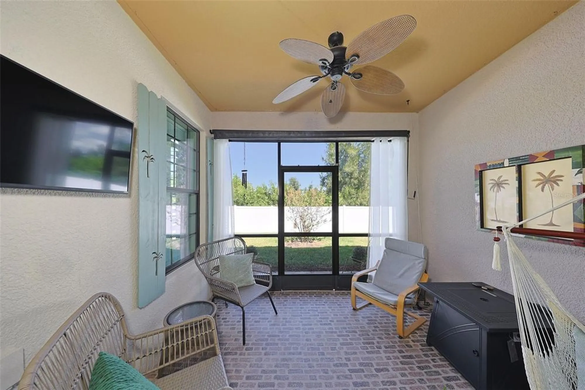 Property Slideshow image 25 of 70 | 329 bluewater falls ct, Apollo Beach, FL, 33572