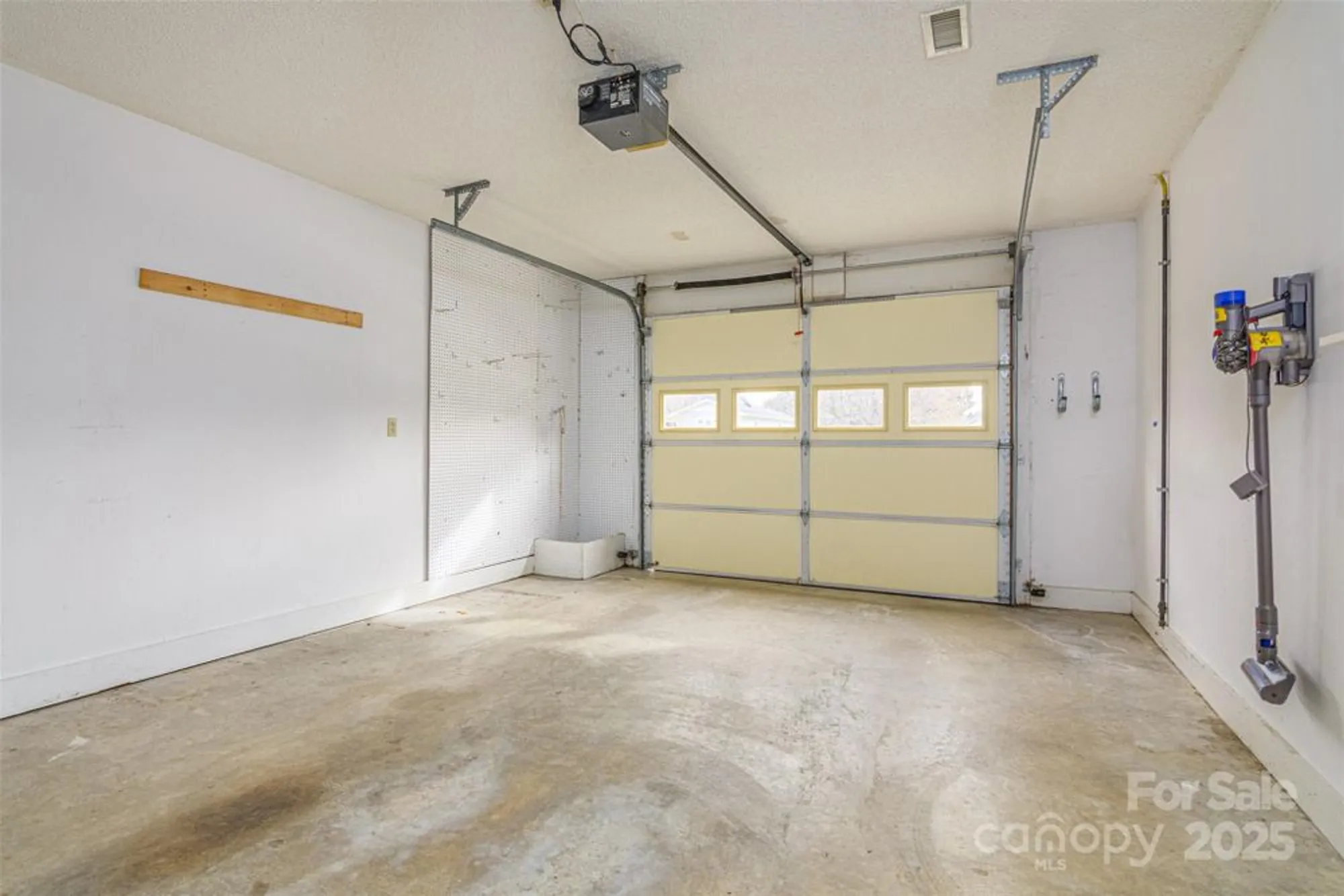 Property Slideshow image 31 of 37 | 308 dellford ct, Hendersonville, NC, 28792