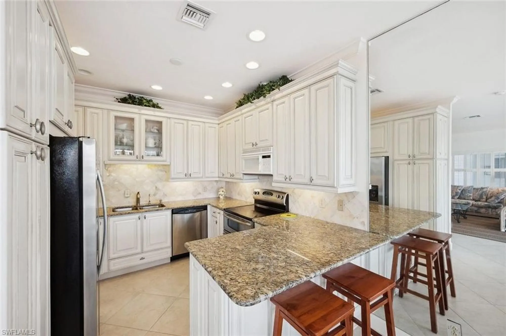 Property Slideshow image 12 of 28 | 2246 gulf shore blvd l2, Naples, FL, 34102