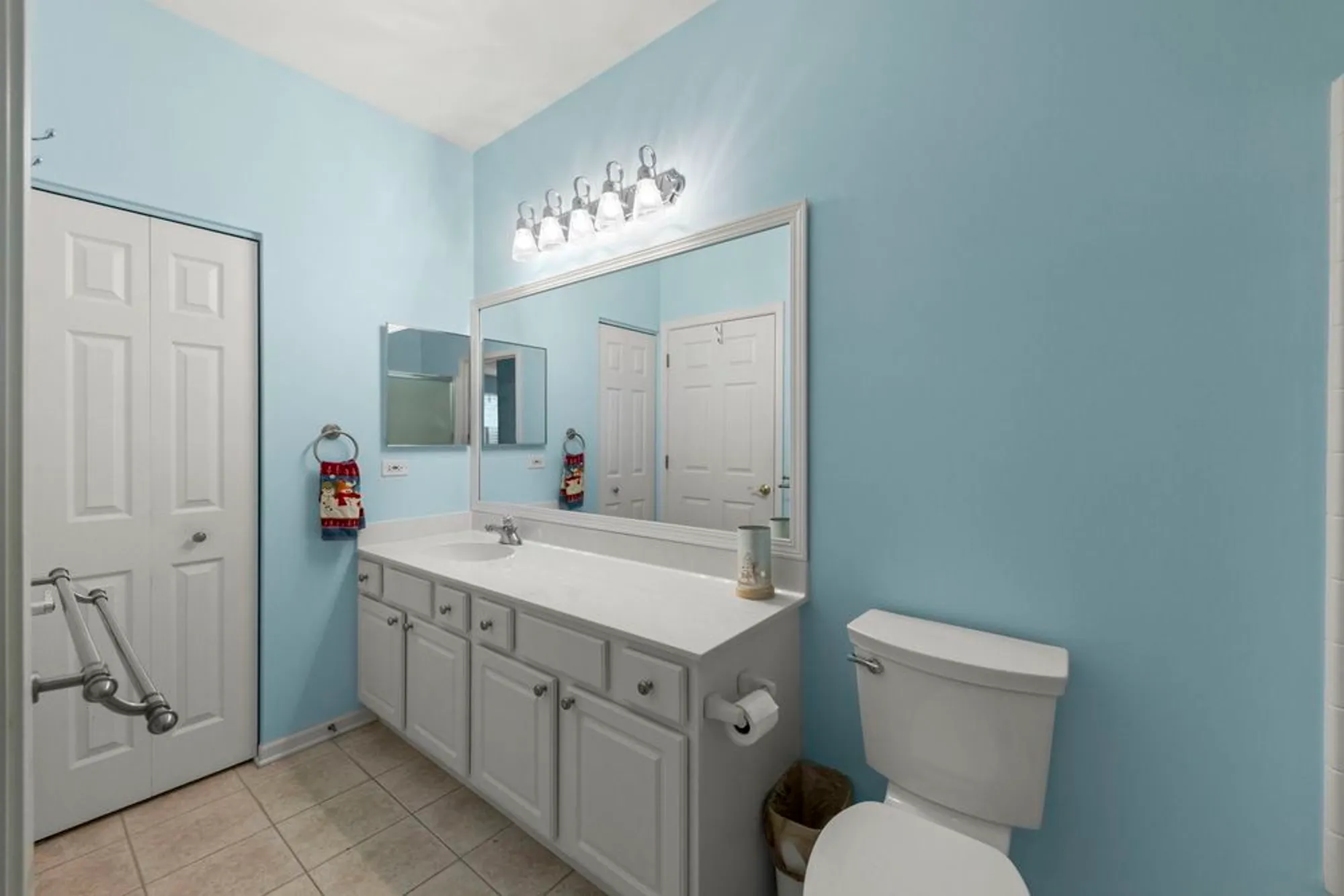 Property Slideshow image 21 of 58 | 16174 seneca lake cir, Crest Hill, IL, 60403