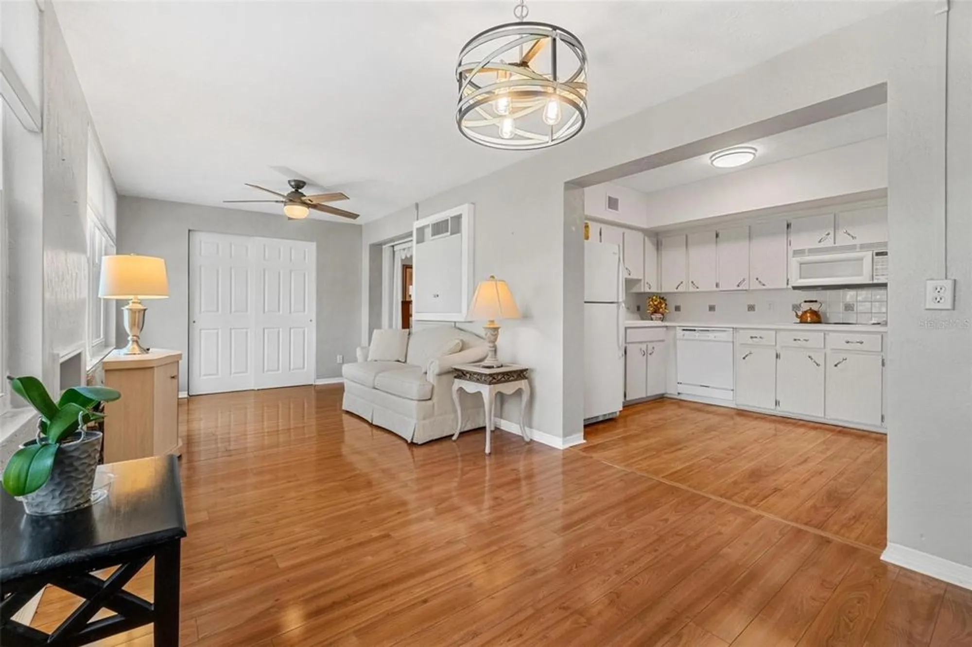 Property Slideshow image 14 of 70 | 2430 brazilia dr 28, Clearwater, FL, 33763