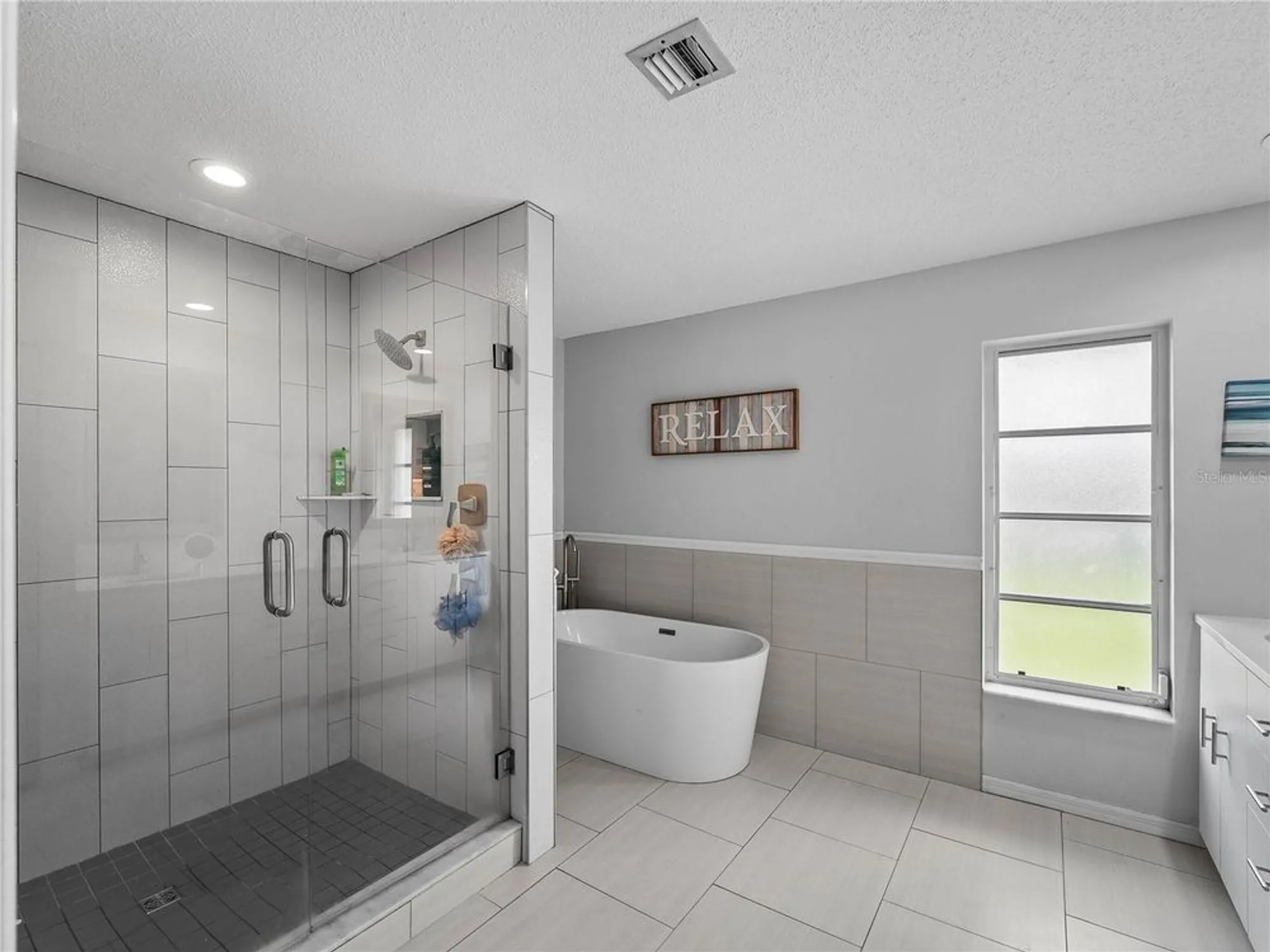 Property Slideshow image 33 of 61 | 523 warwick dr, Venice, FL, 34293