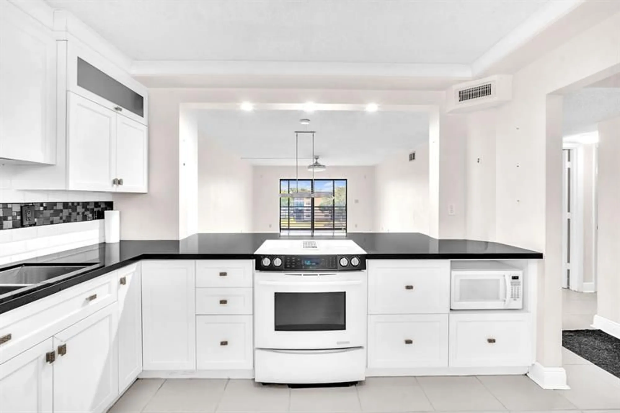 Property Slideshow image 5 of 26 | 4930 e sabal palm blvd 414, Tamarac, FL, 33319