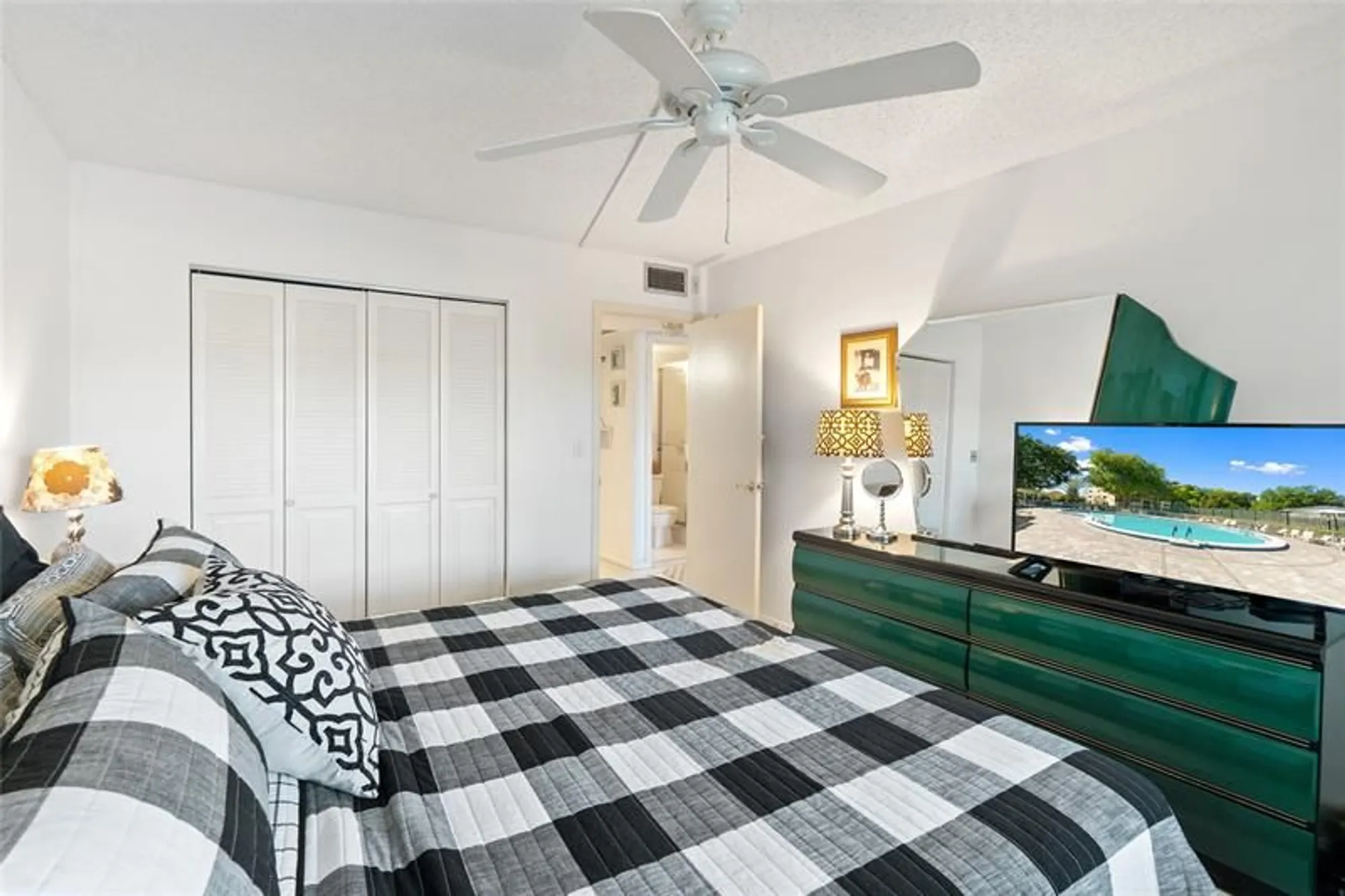 Property Slideshow image 16 of 35 | 2058 newport n # 2058, Deerfield Beach, FL, 33442