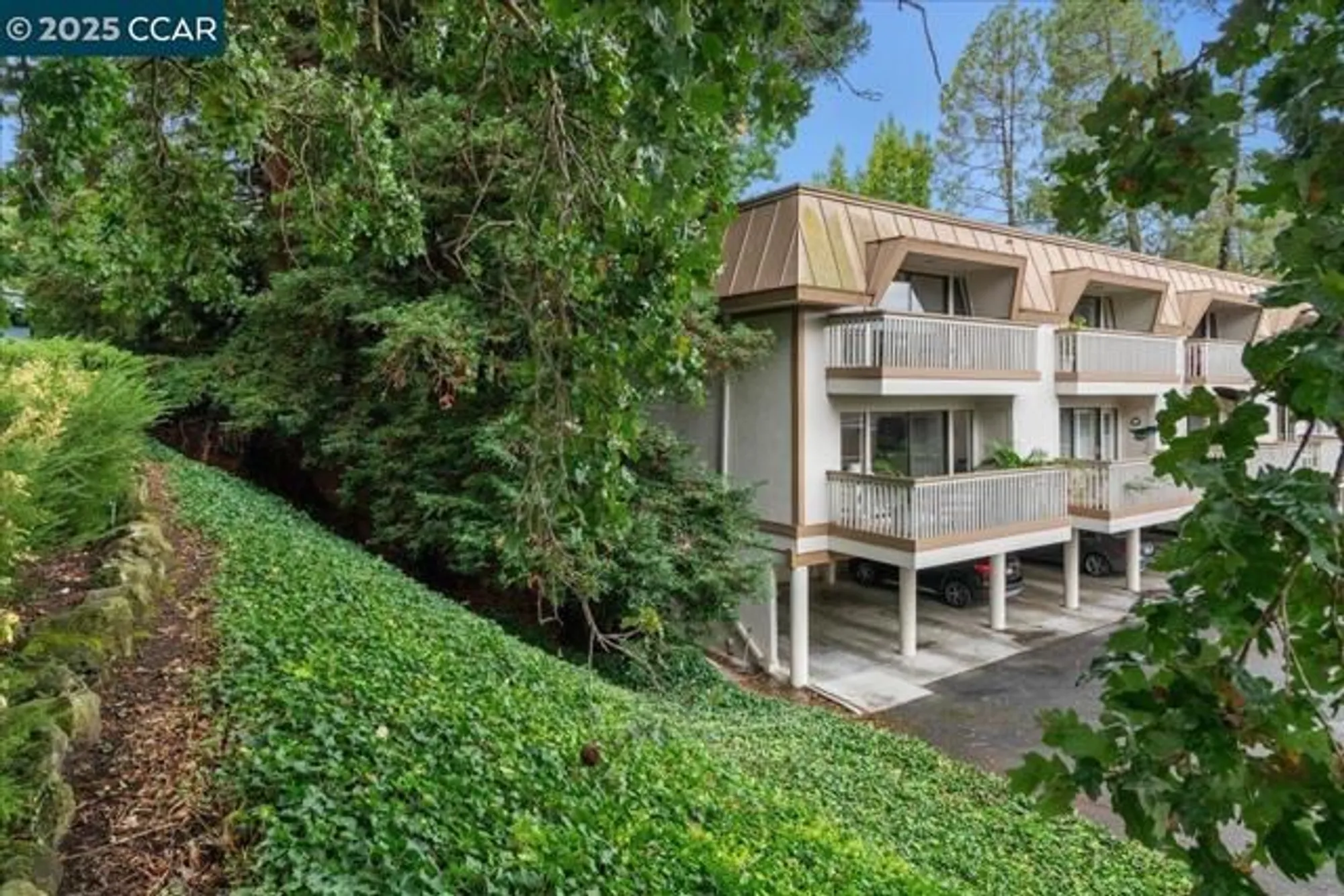 Property Slideshow image 48 of 60 | 1317 canyonwood ct 4, Walnut Creek, CA, 94595