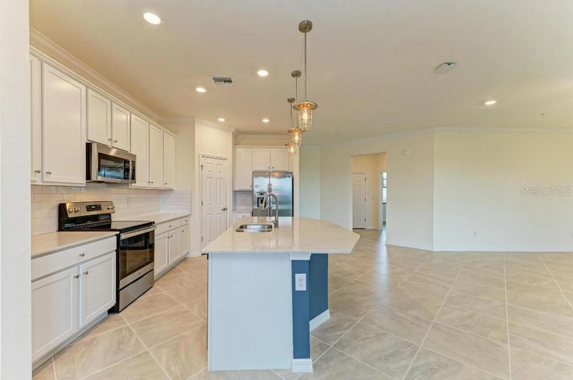 Property Slideshow image 16 of 42 | 10043 crooked creek dr unit 202, Venice, FL, 34293