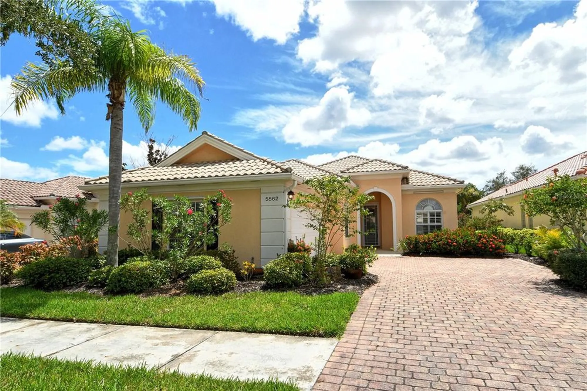 Property Slideshow image 4 of 70 | 5562 octonia pl, Sarasota, FL, 34238