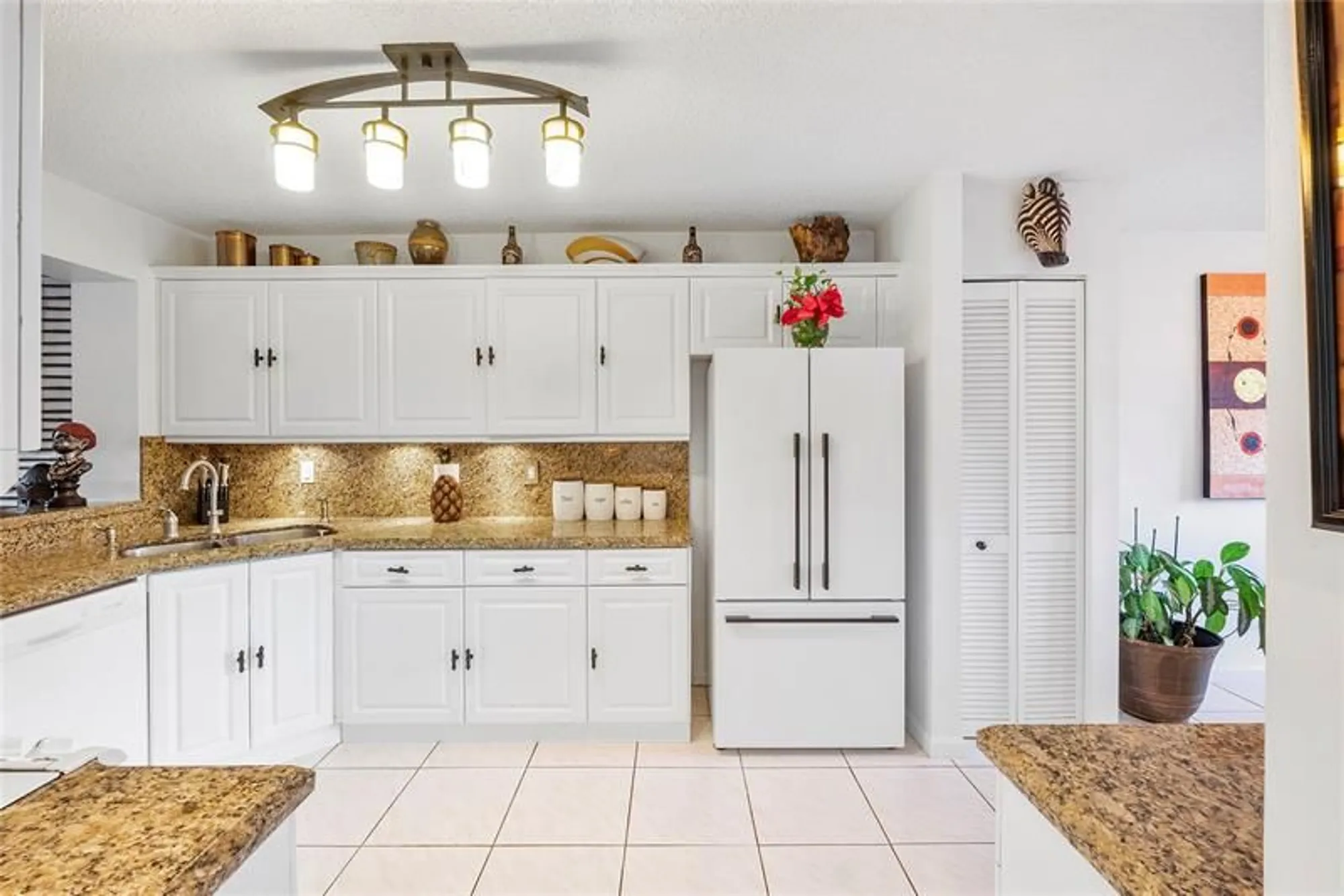 Property Slideshow image 7 of 37 | 7219 fairfax dr 110, Tamarac, FL, 33321