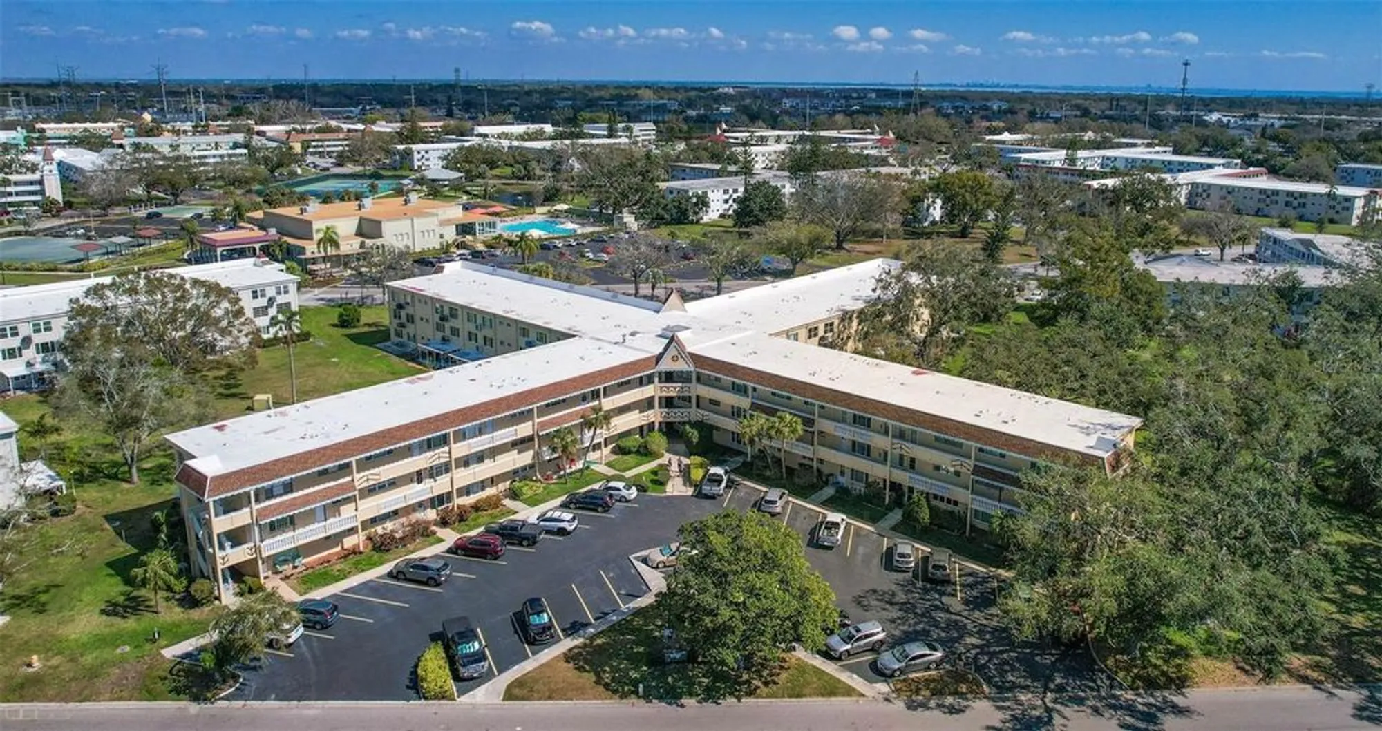 Property Slideshow image 26 of 32 | 2041 australia way 35, Clearwater, FL, 33763