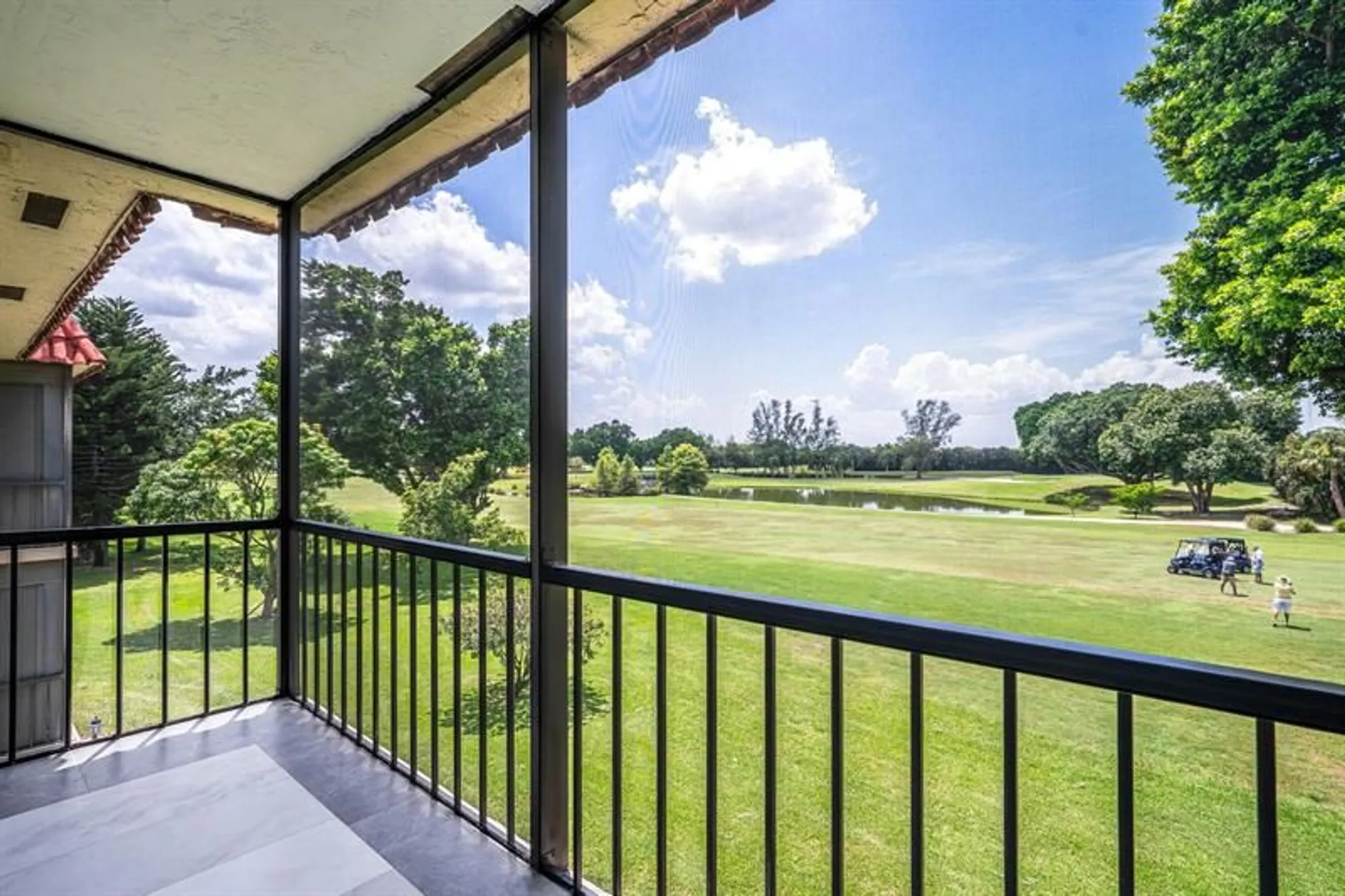 Property Slideshow image 21 of 61 | 9811 n hollybrook lake dr 308, Pembroke Pines, FL, 33025