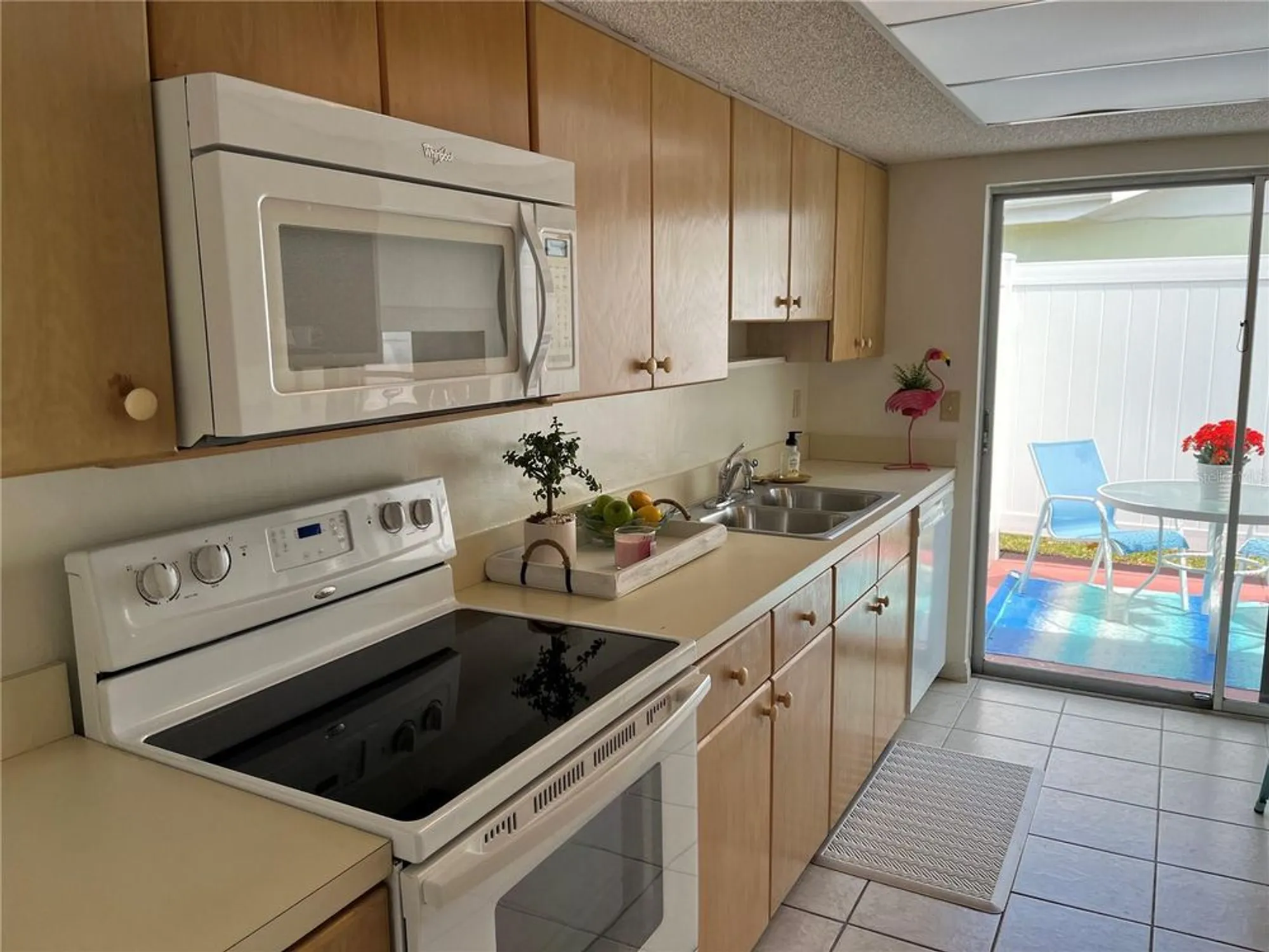 Property Slideshow image 9 of 37 | 6201 green view dr 130, Sarasota, FL, 34231