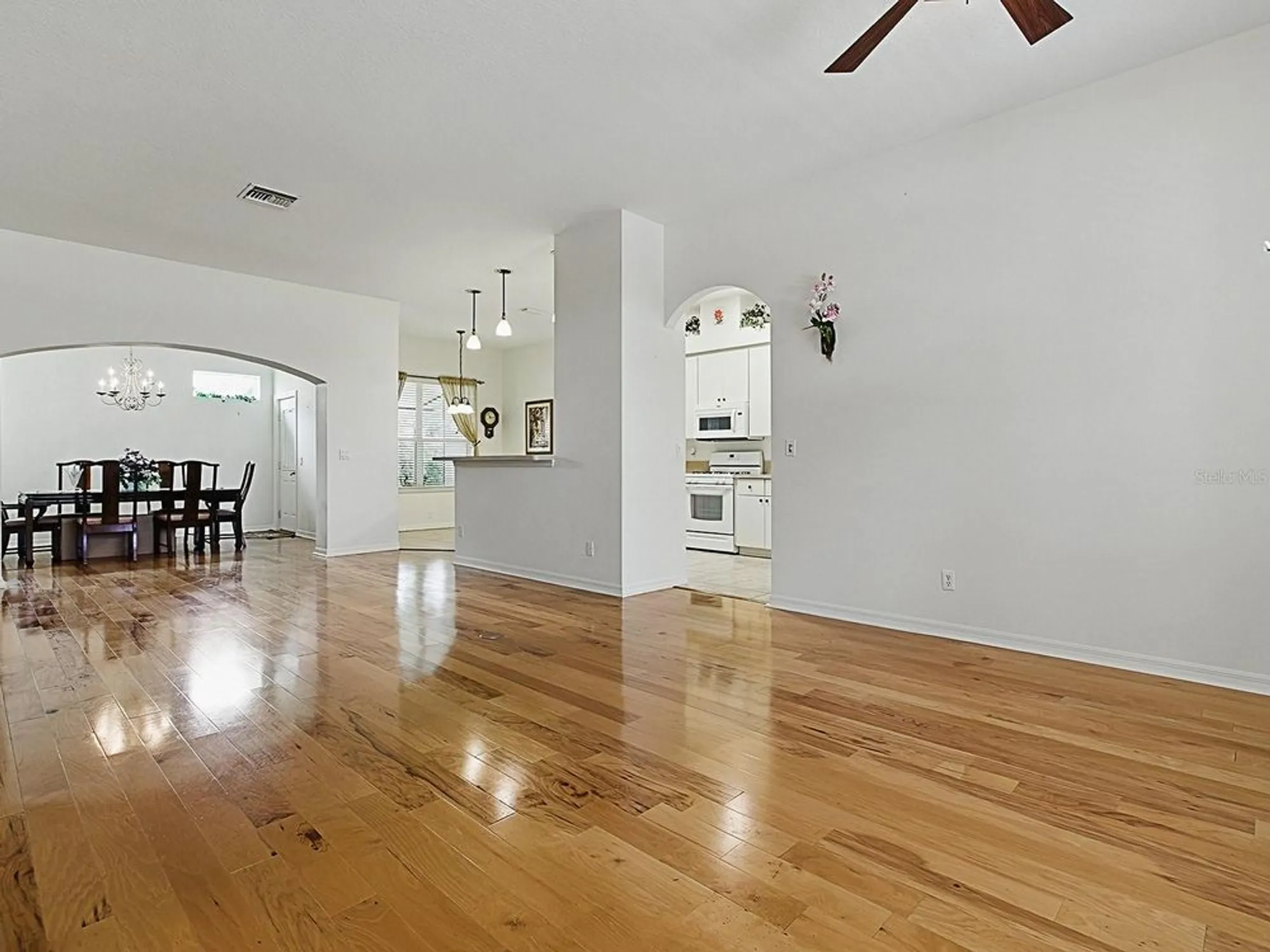 Property Slideshow image 7 of 89 | 3001 lake huron ln, Tavares, FL, 32778