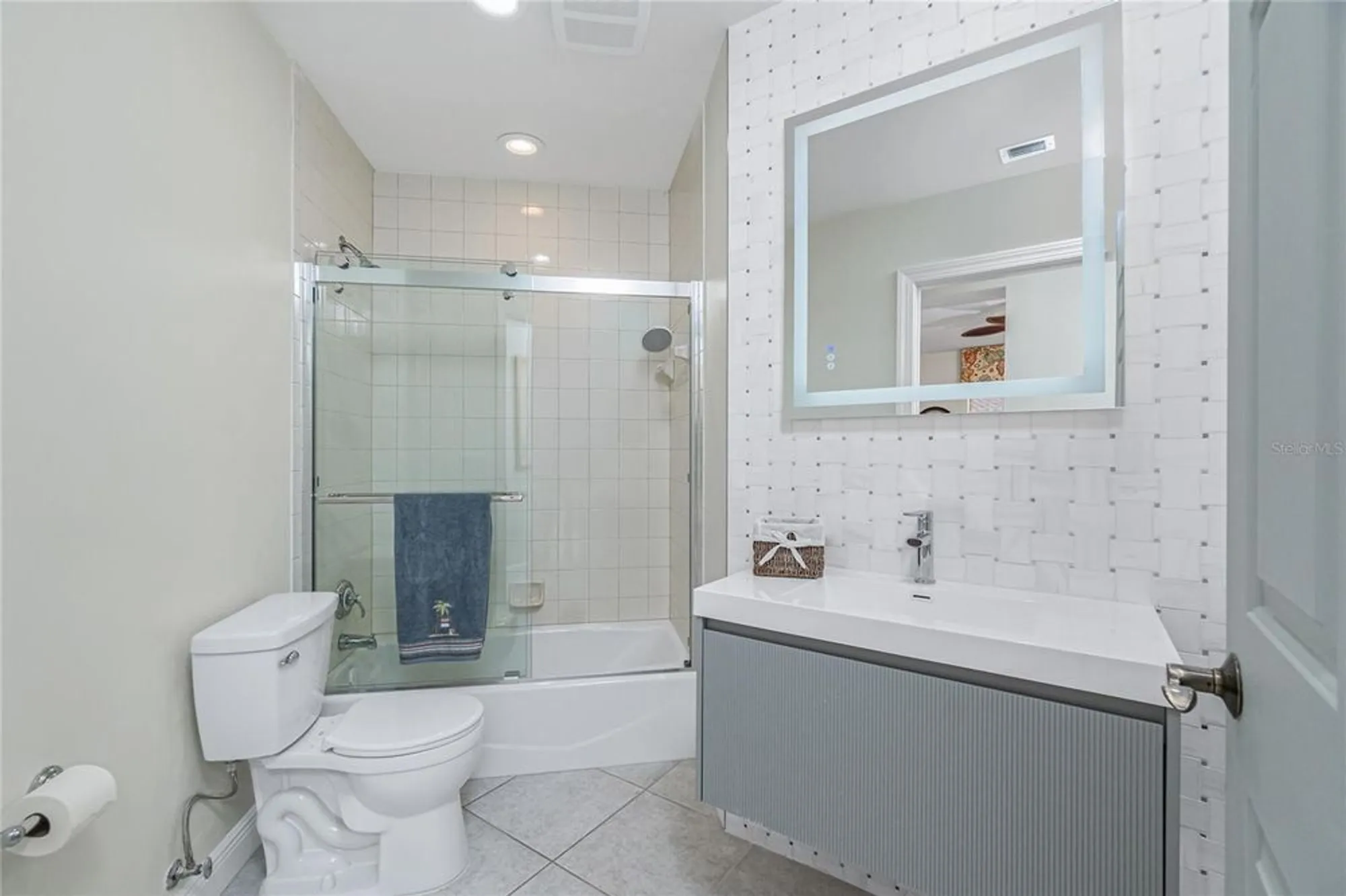Property Slideshow image 37 of 65 | 3313 sunset key cir 701, Punta Gorda, FL, 33955