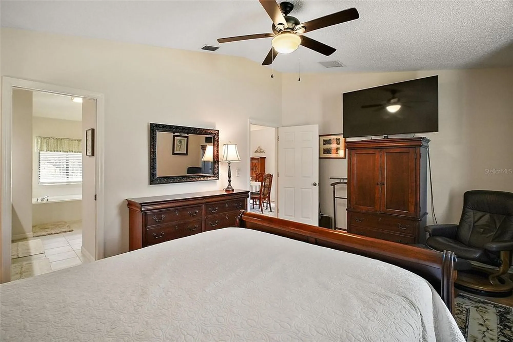 Property Slideshow image 14 of 29 | 27022 racquet cir, Leesburg, FL, 34748