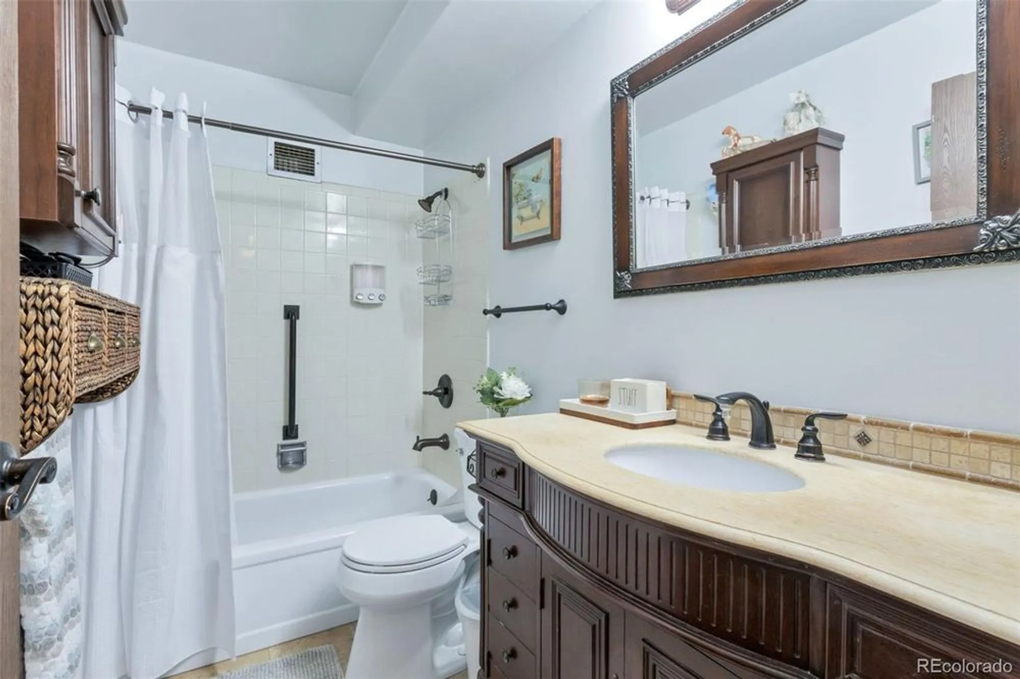 Property Slideshow image 12 of 31 | 3144 s wheeling way apt 301, Aurora, CO, 80014