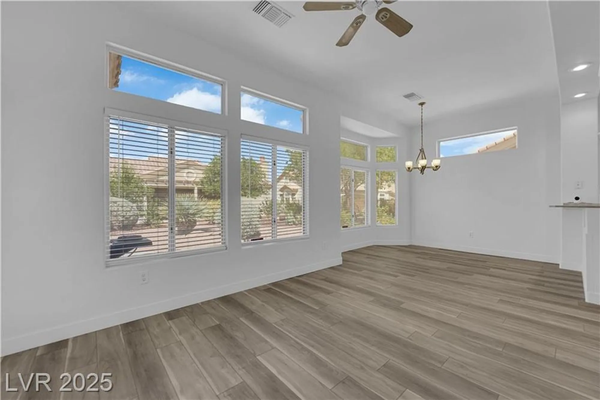 Property Slideshow image 14 of 35 | 10144 hunter springs dr, Las Vegas, NV, 89134
