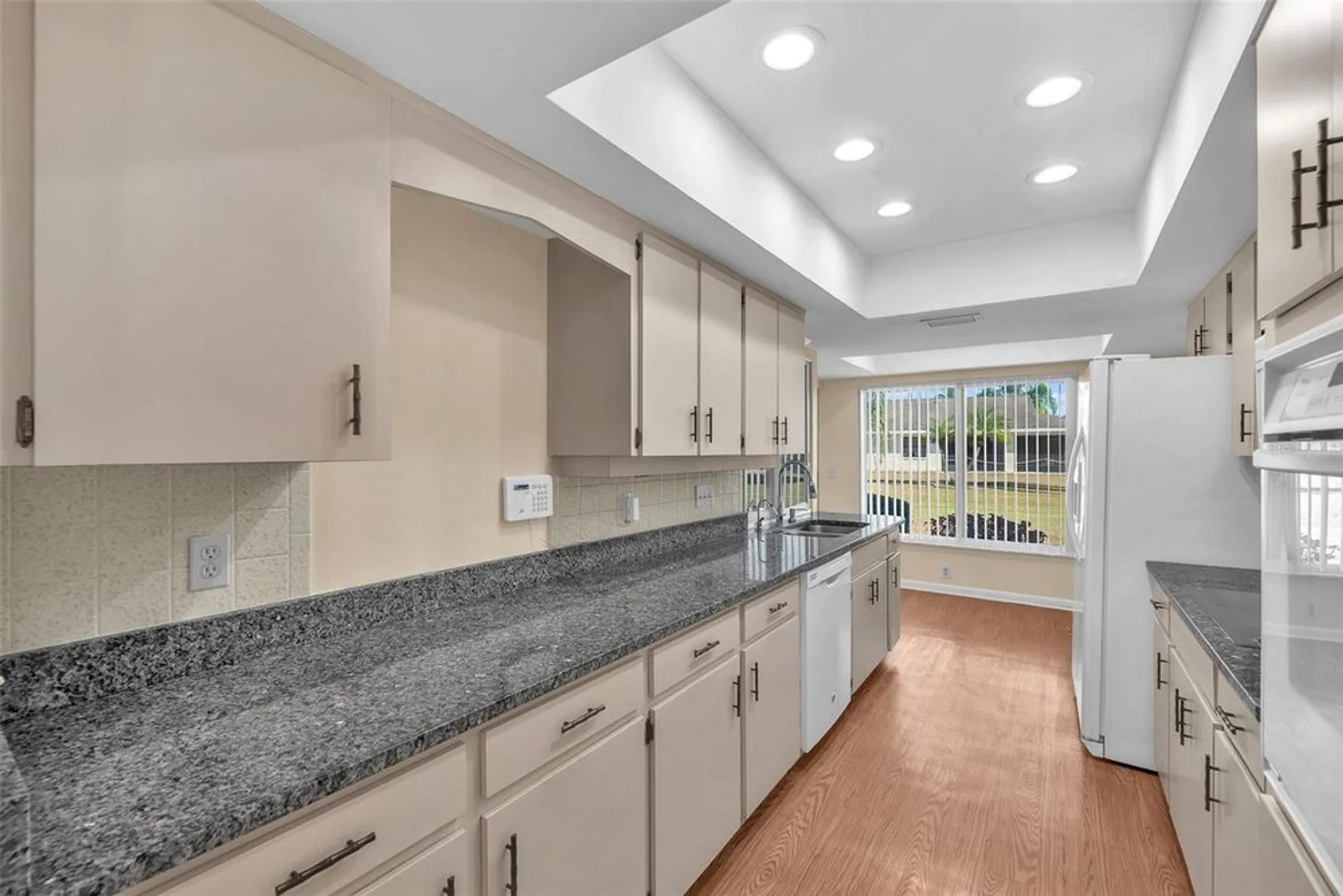 Property Slideshow image 22 of 30 | 1722 coco palm cir, Sun City Center, FL, 33573