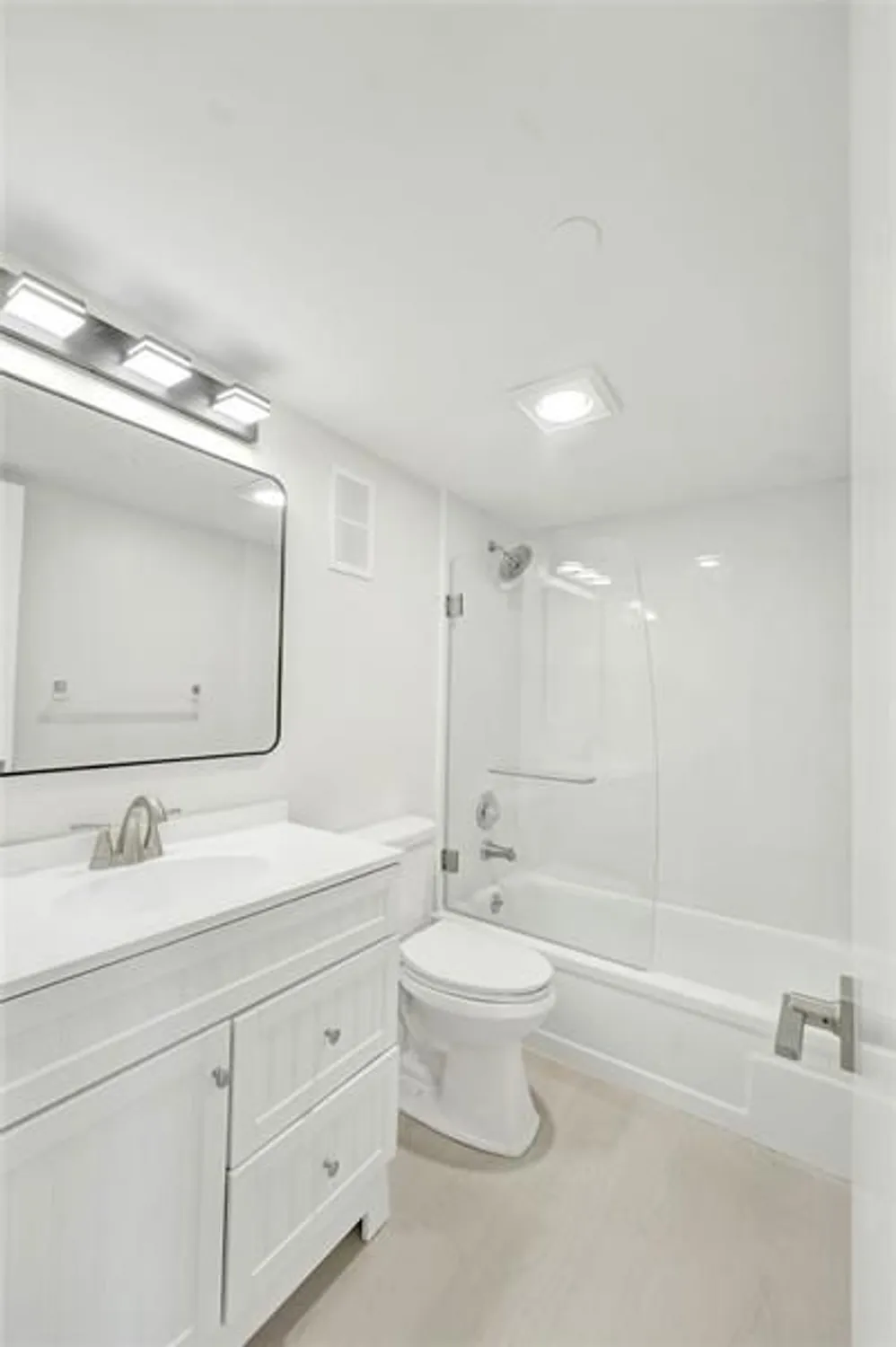 Property Slideshow image 22 of 34 | 1000 saint charles pl 305, Pembroke Pines, FL, 33026