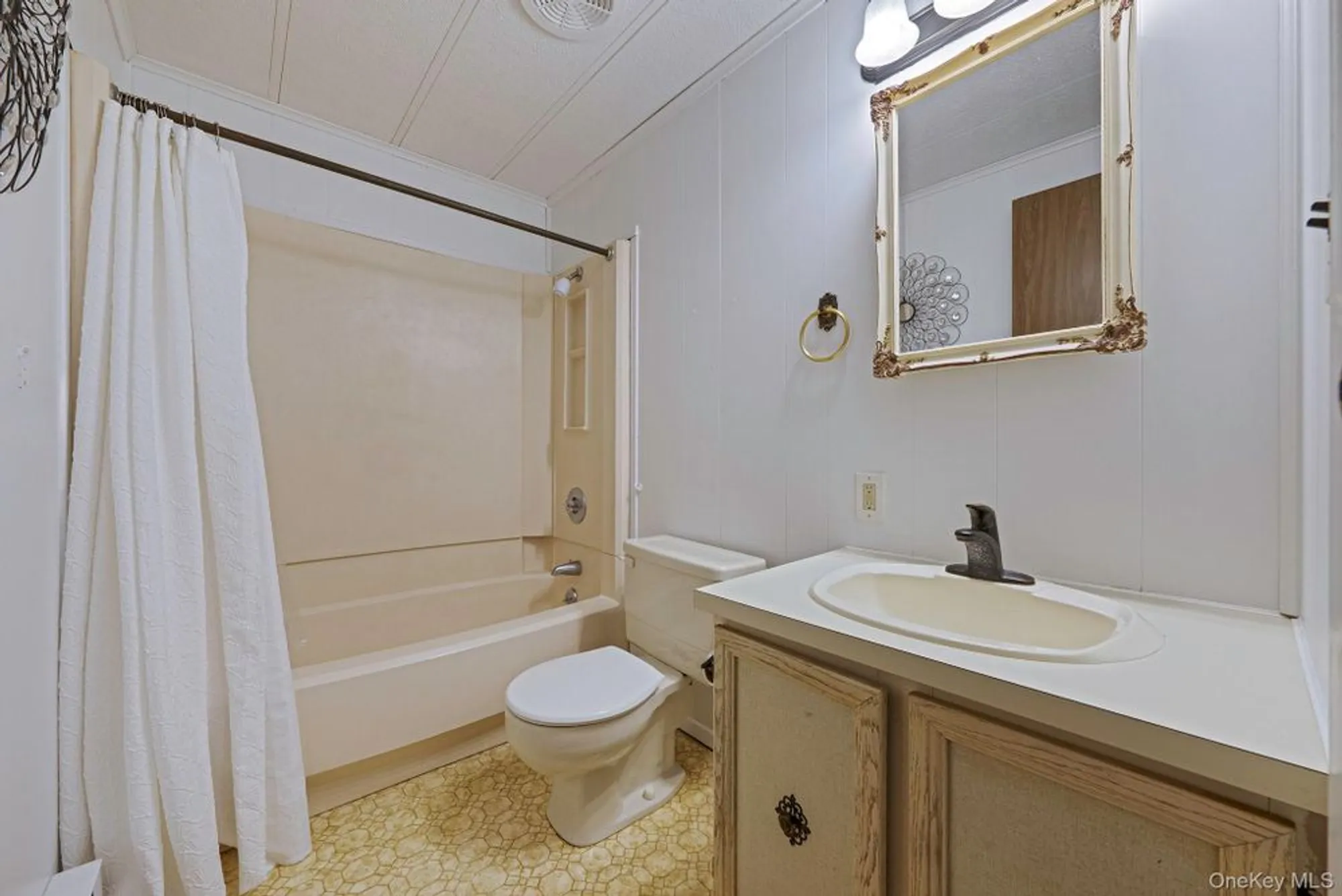 Property Slideshow image 17 of 23 | 22 limetree dr, Manorville, NY, 11949