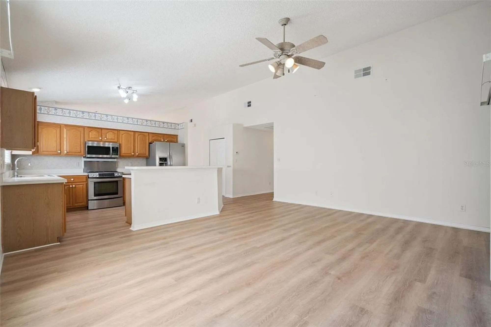 Property Slideshow image 8 of 37 | 24914 cranes roost cir, Leesburg, FL, 34748