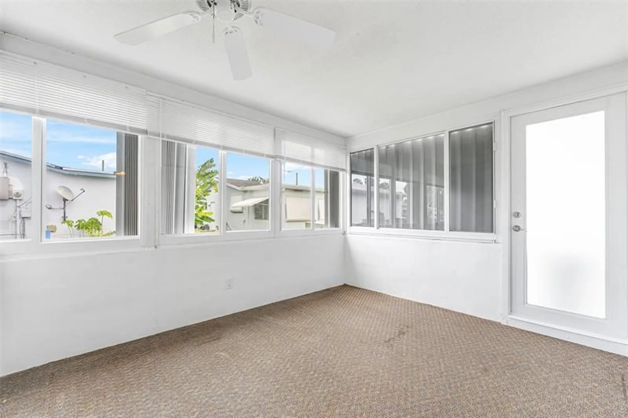 Property Slideshow image 22 of 34 | 4706 nw 43rd ter, Tamarac, FL, 33319