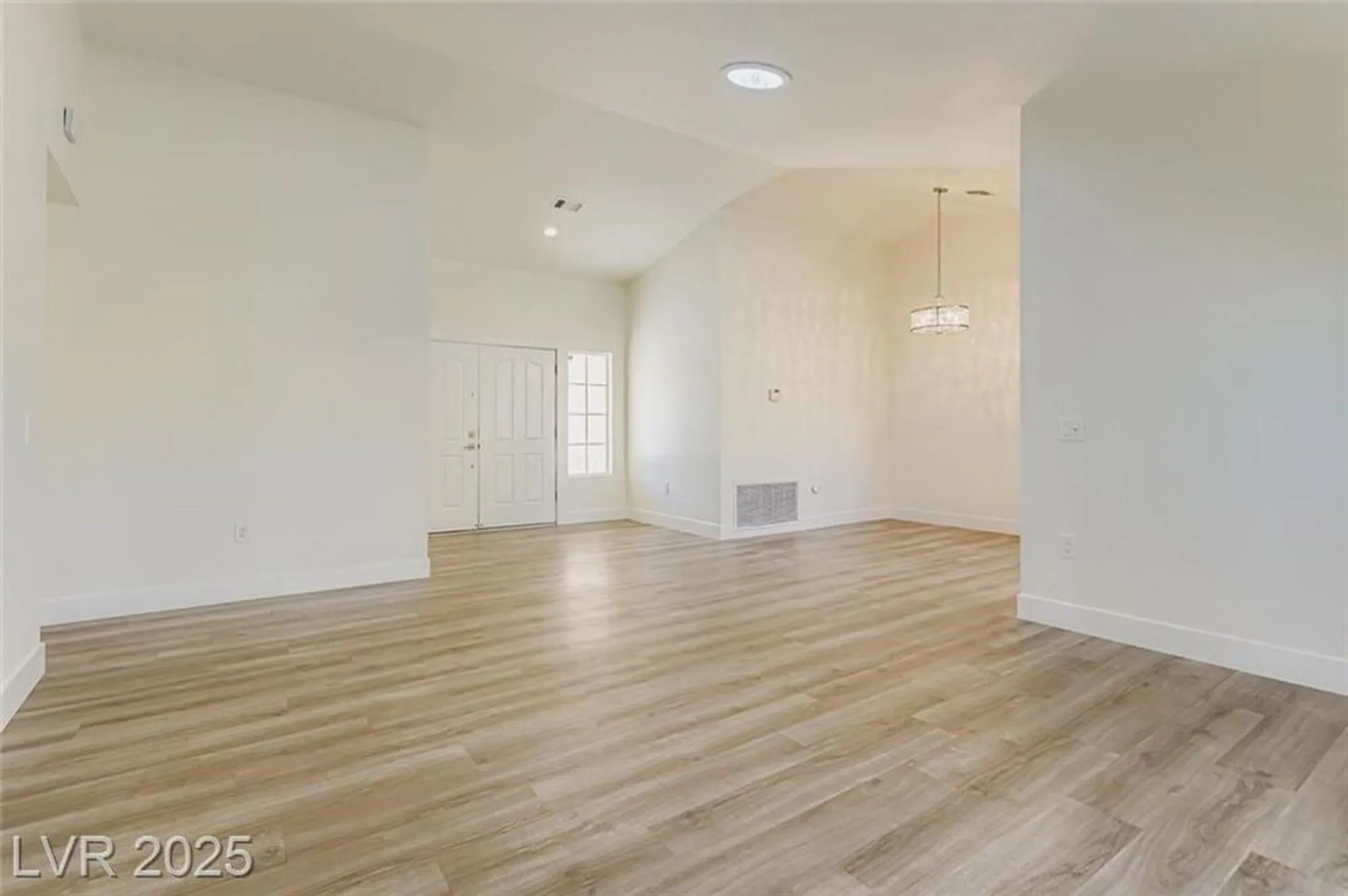 Property Slideshow image 8 of 28 | 9032 marble dr, Las Vegas, NV, 89134