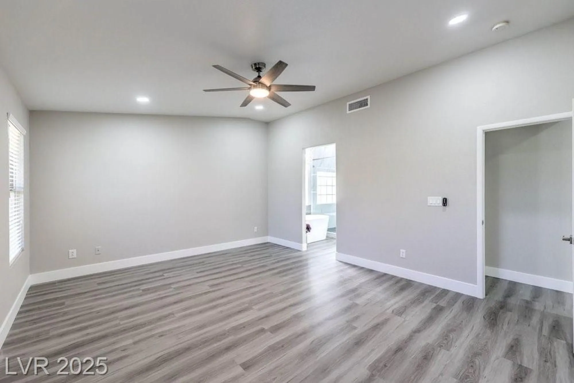 Property Slideshow image 28 of 63 | 5433 honey mesquite ln, Las Vegas, NV, 89130