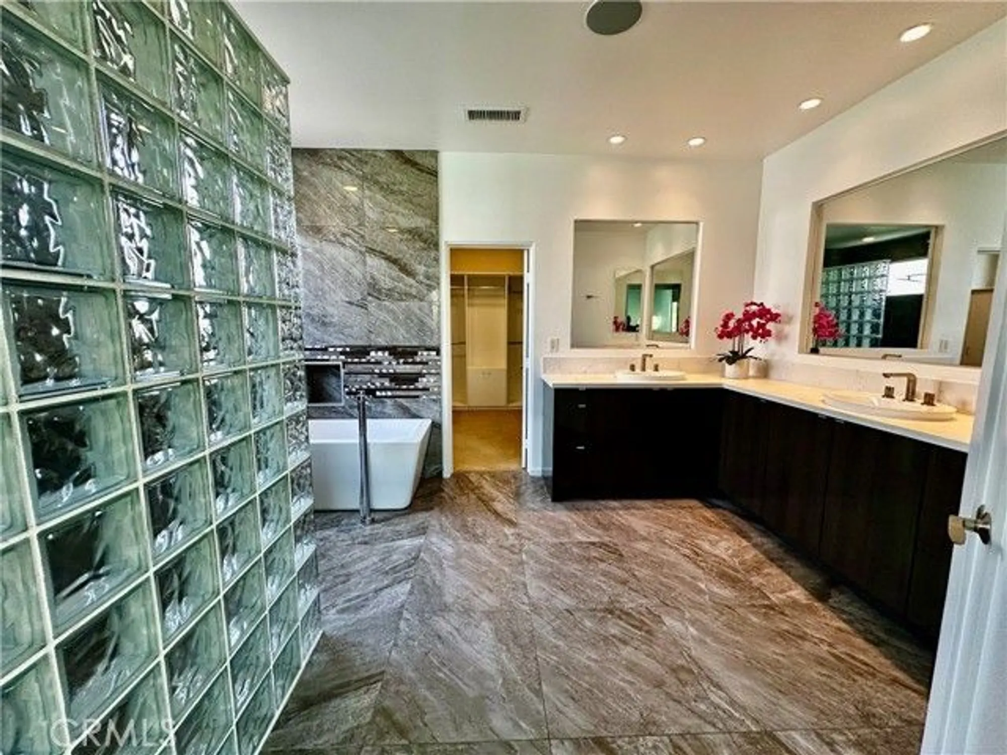 Property Slideshow image 10 of 16 | 561 skylar ln, Palm Springs, CA, 92262