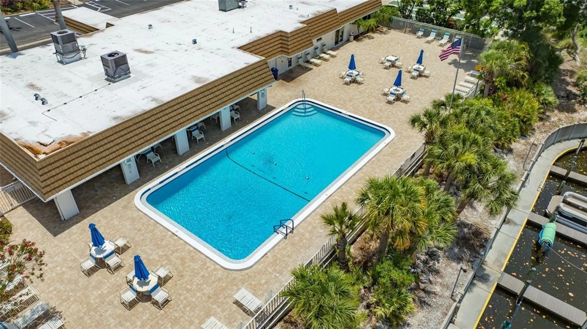 Property Slideshow image 74 of 86 | 2016 riverbluff pkwy v328, Sarasota, FL, 34231