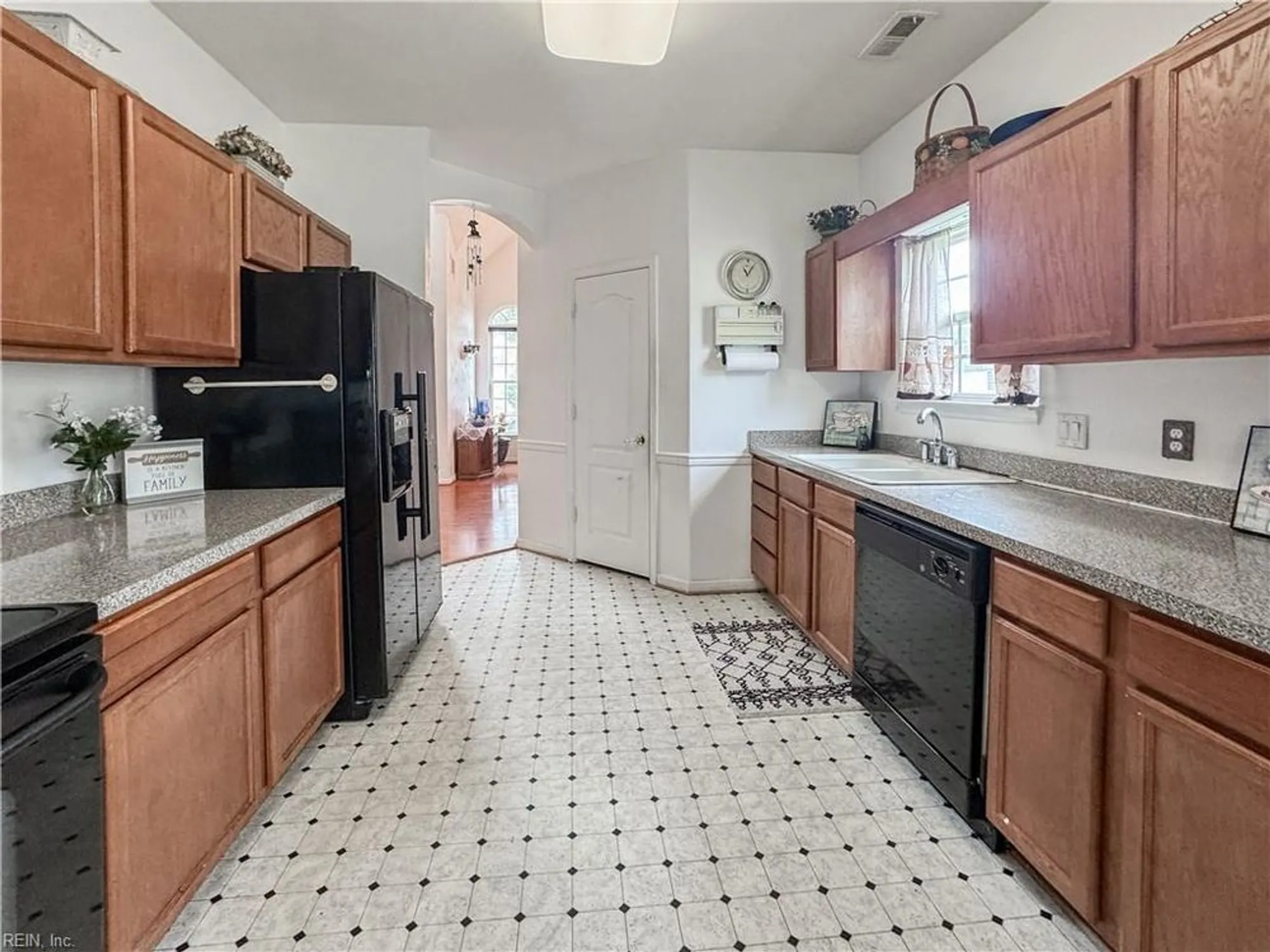 Property Slideshow image 9 of 38 | 2937 einstein dr, Virginia Beach, VA, 23456