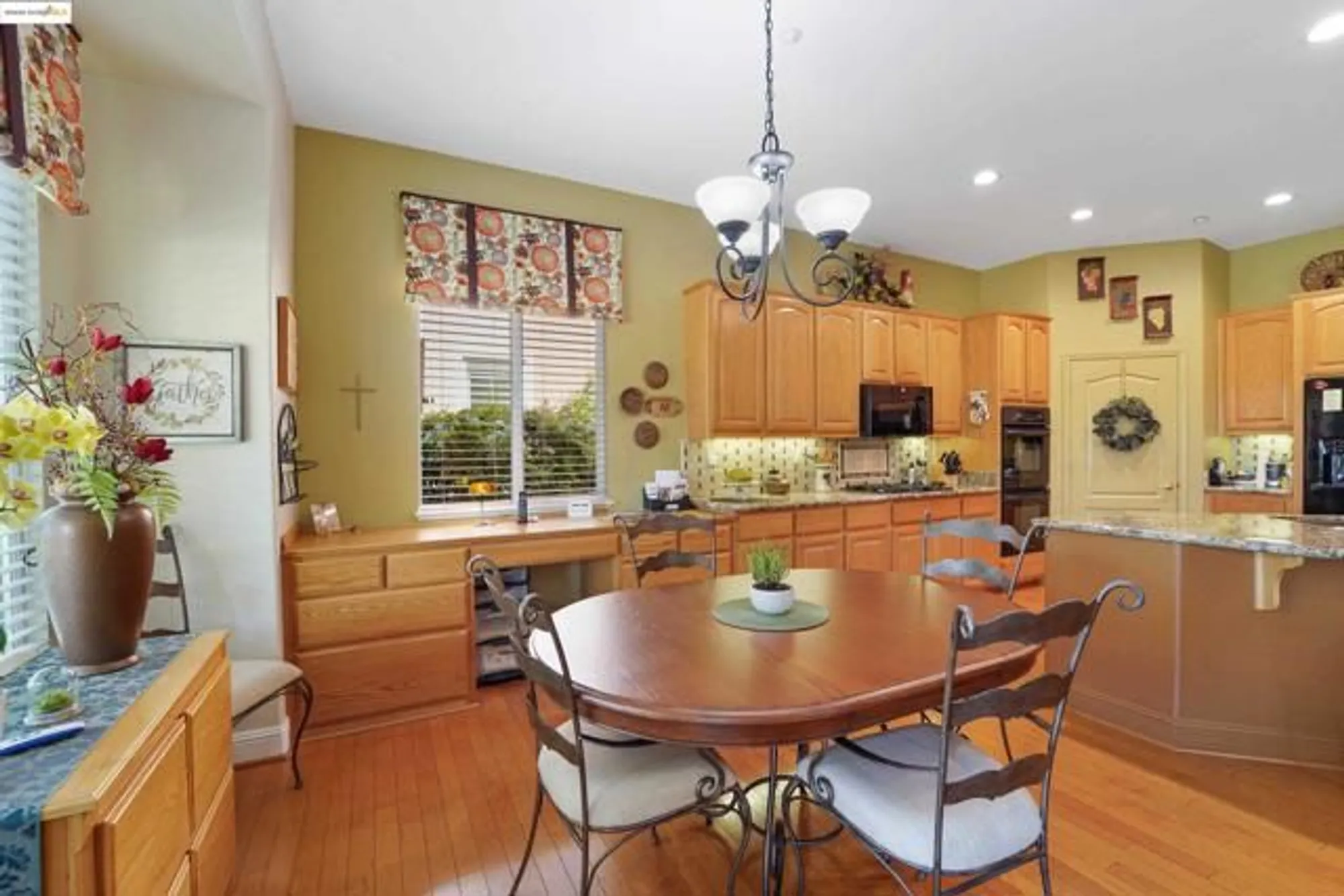 Property Slideshow image 10 of 60 | 910 suntan ln, Brentwood, CA, 94513