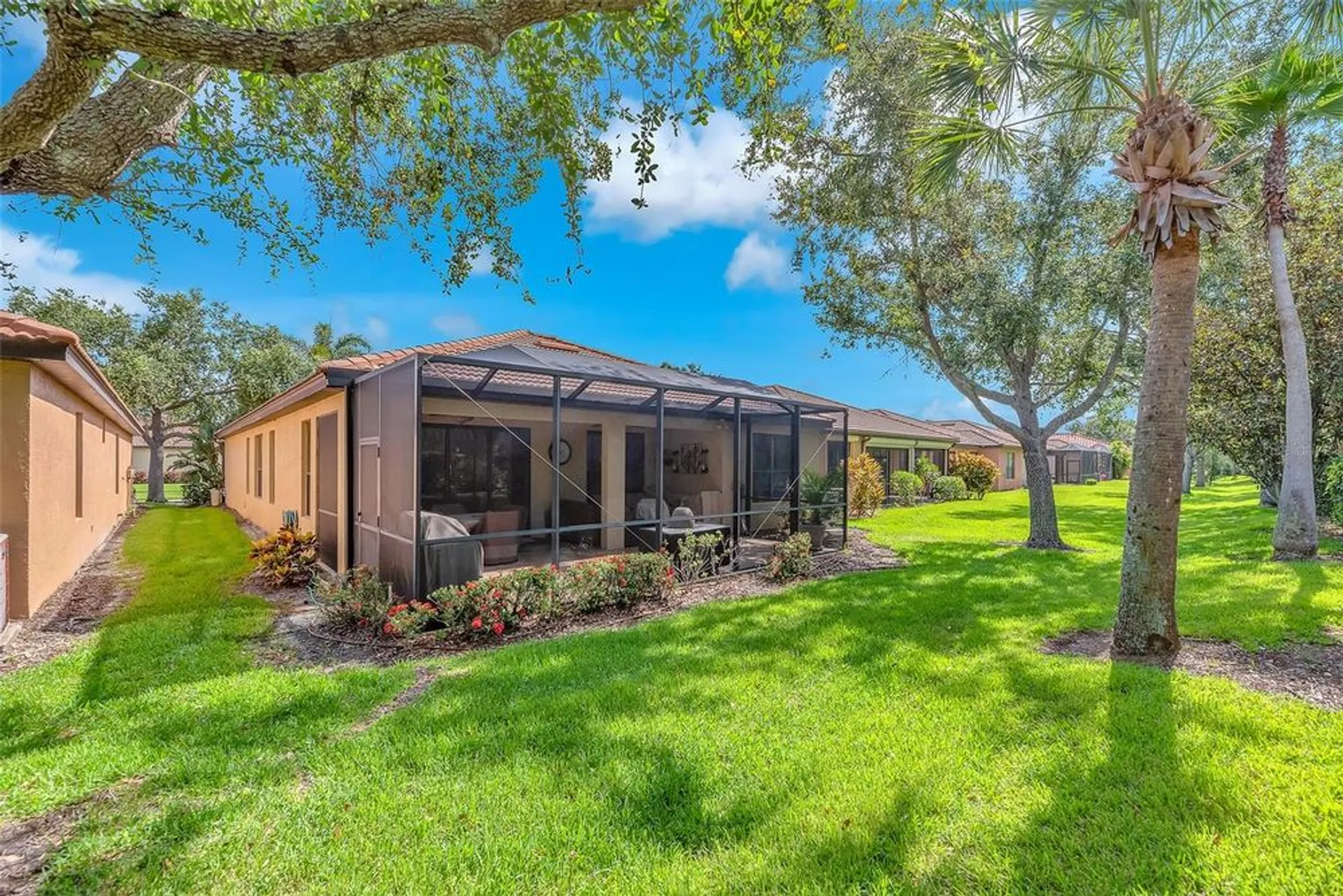 Property Slideshow image 2 of 51 | 321 silver falls dr, Apollo Beach, FL, 33572