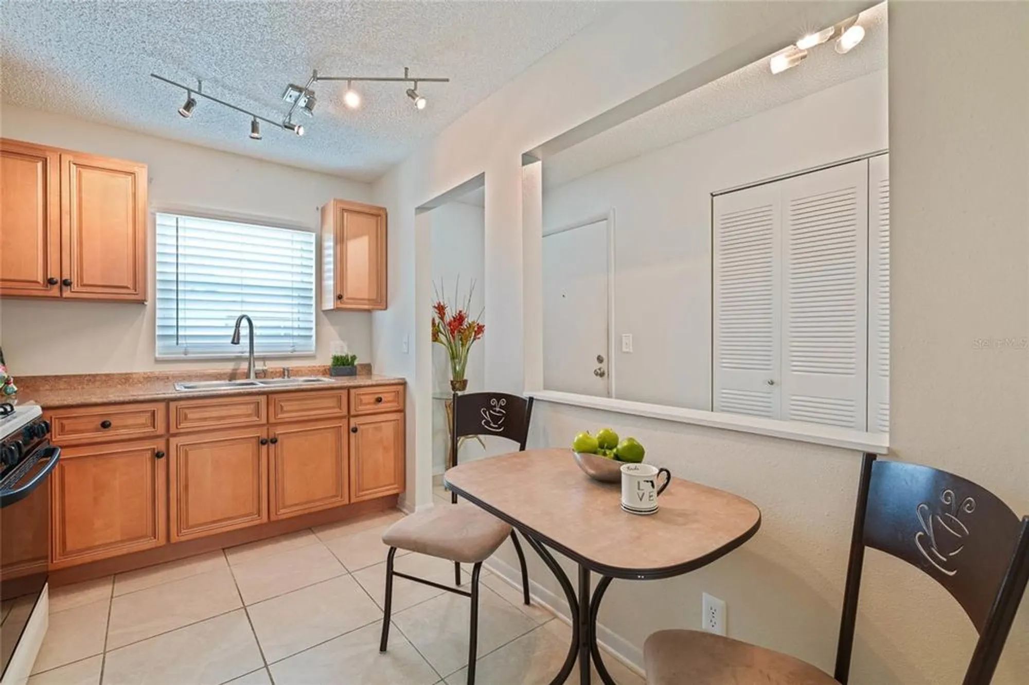 Property Slideshow image 4 of 20 | 5356 81st st n apt 26, Saint Petersburg, FL, 33709