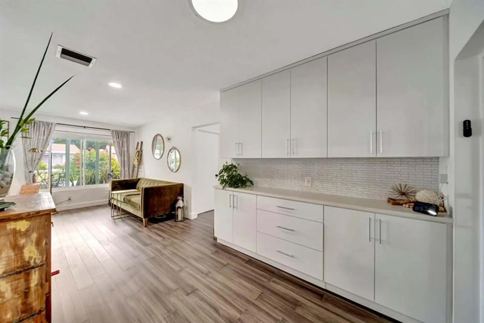 Property Slideshow image 21 of 39 | 4400 nw 45th ct, Tamarac, FL, 33319