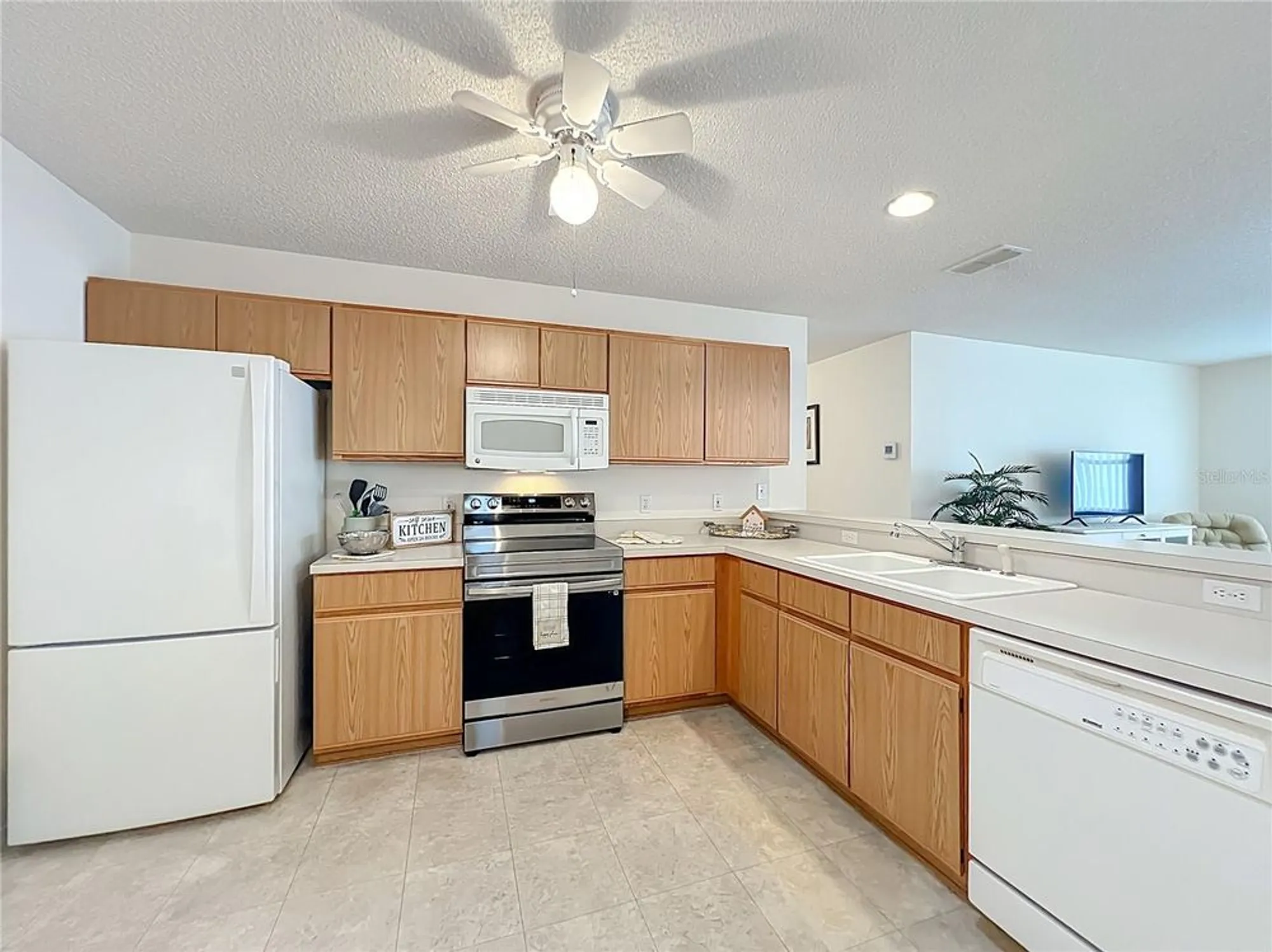 Property Slideshow image 16 of 37 | 1638 duran dr, The Villages, FL, 32162