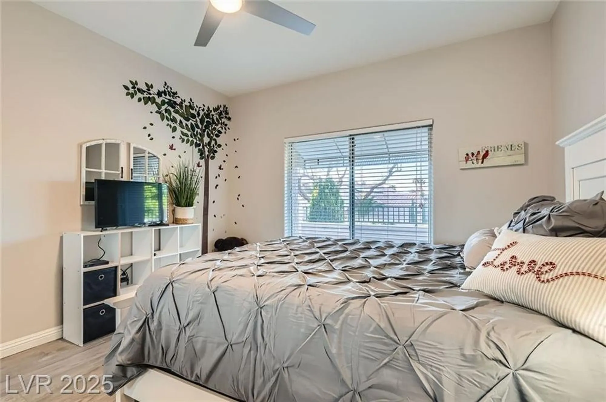 Property Slideshow image 19 of 36 | 10309 broom hill dr, Las Vegas, NV, 89134