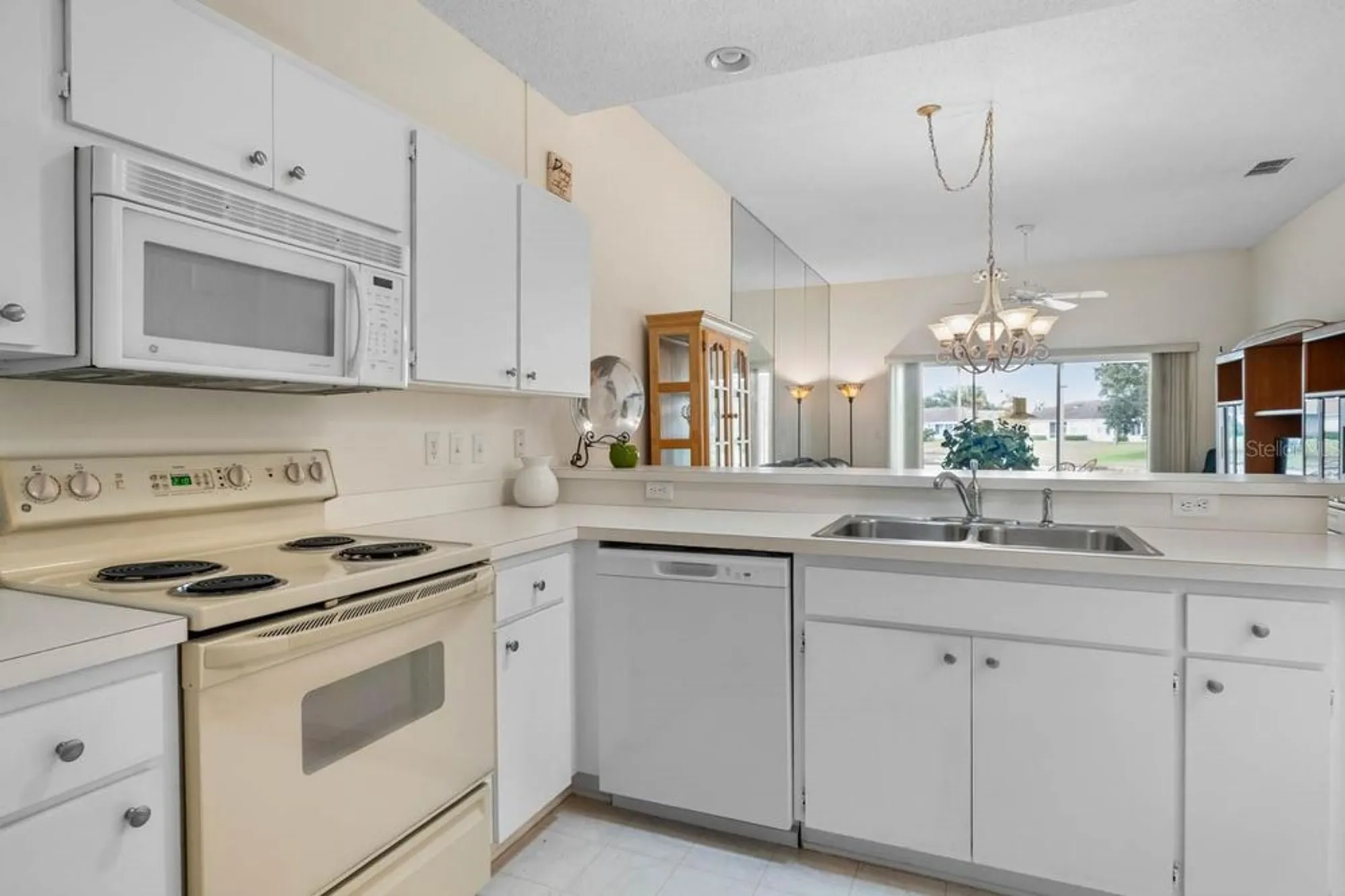 Property Slideshow image 24 of 47 | 1012 radison lake ct 59, Sun City Center, FL, 33573