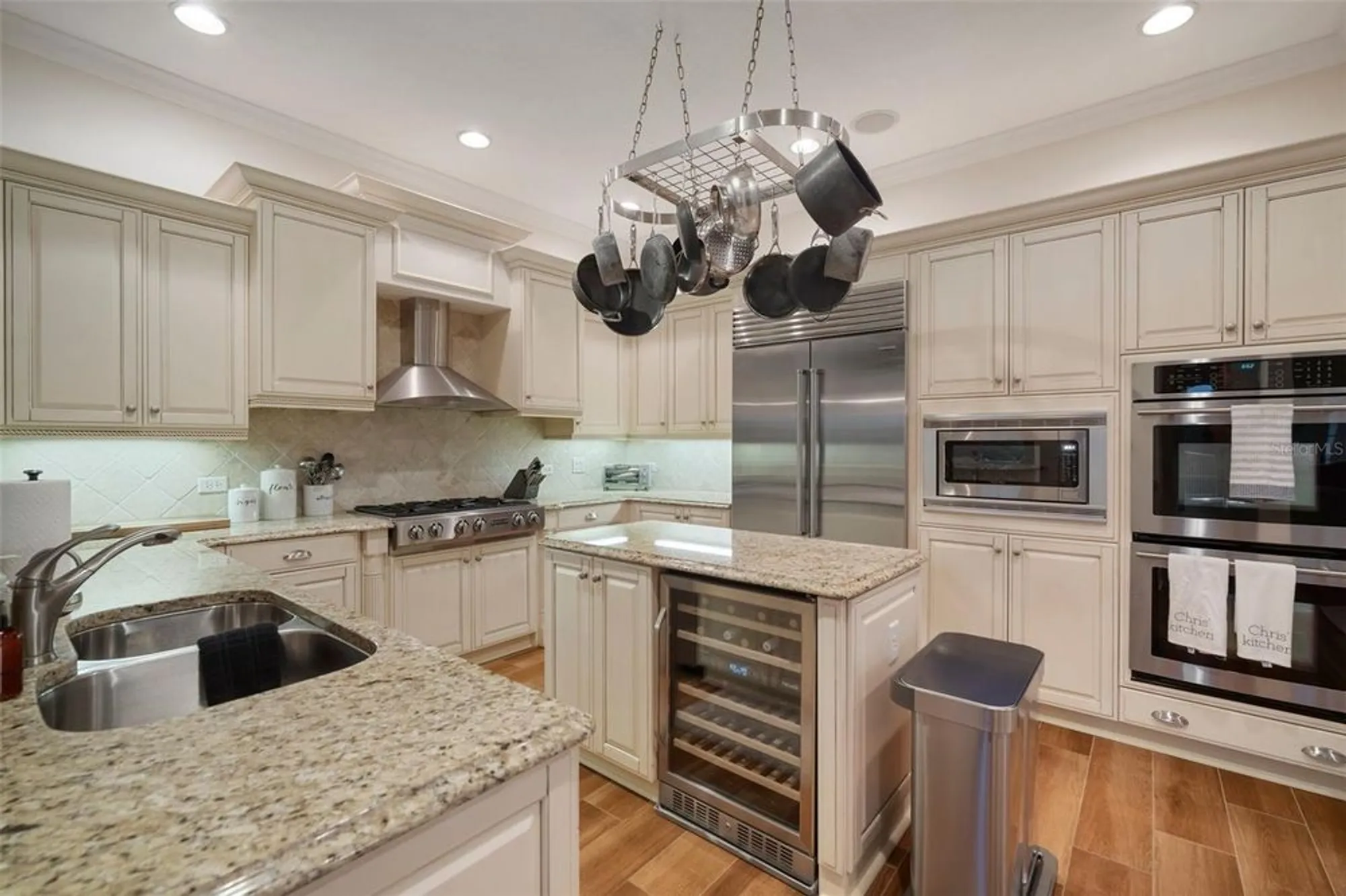 Property Slideshow image 11 of 94 | 825 islebay dr, Apollo Beach, FL, 33572