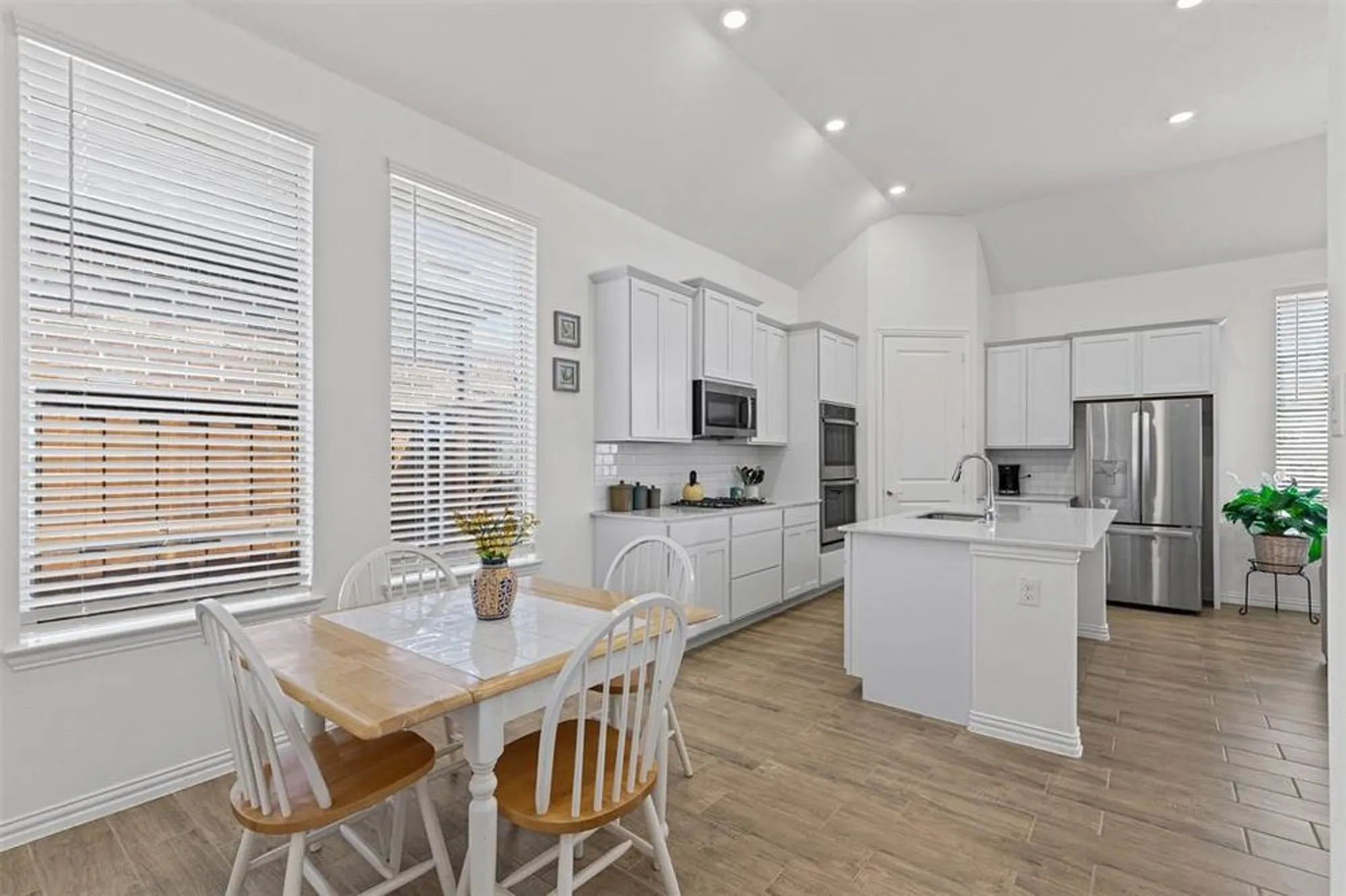 Property Slideshow image 13 of 30 | 4747 kings garden pkwy, Arlington, TX, 76005