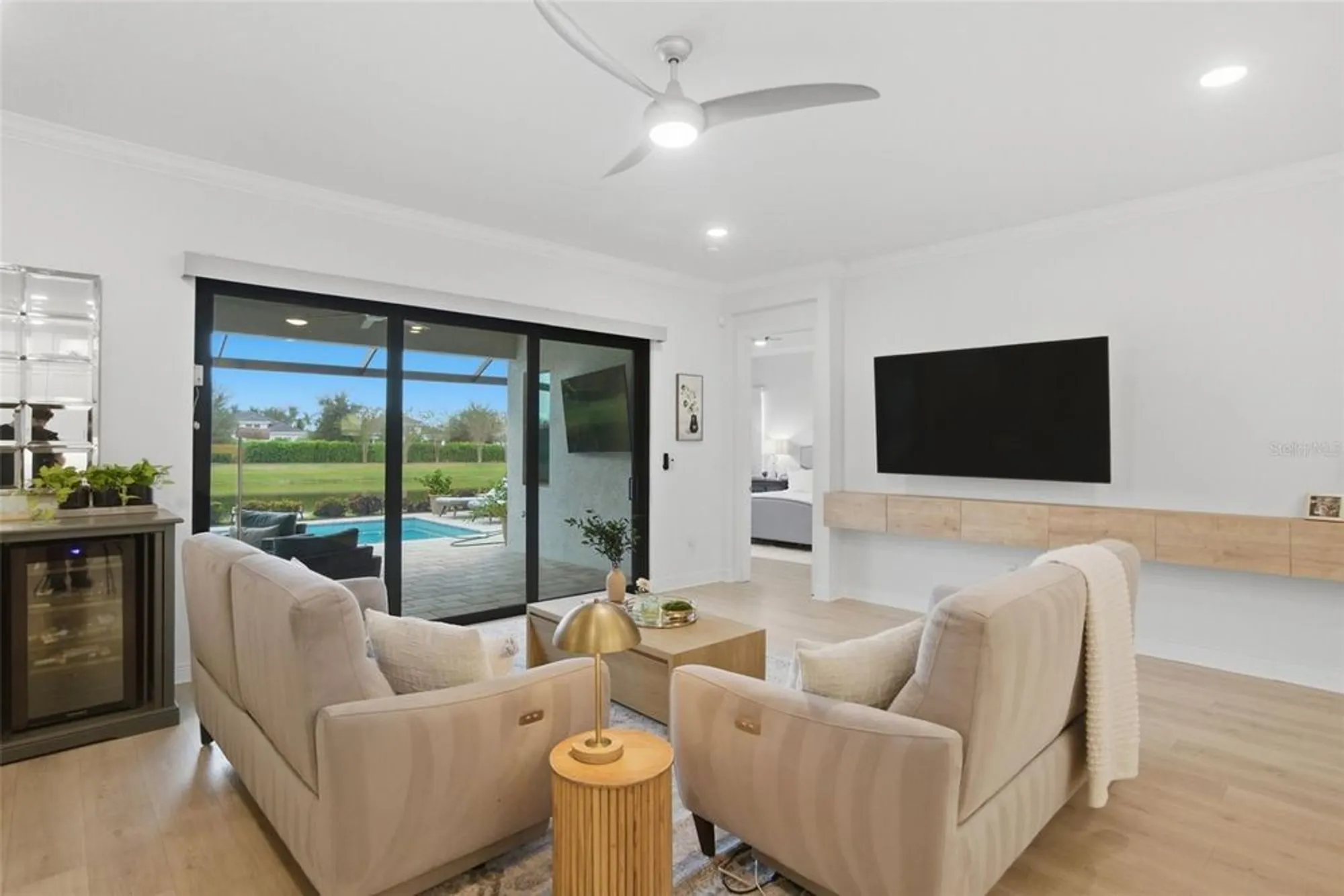 Property Slideshow image 7 of 71 | 5027 kiva cir, Bradenton, FL, 34211