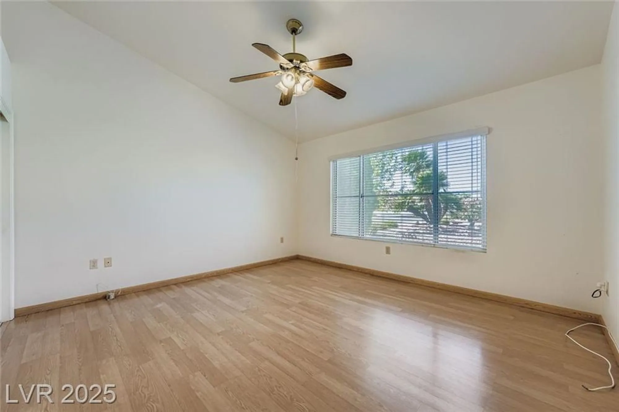 Property Slideshow image 18 of 38 | 8524 gull dr, Las Vegas, NV, 89134