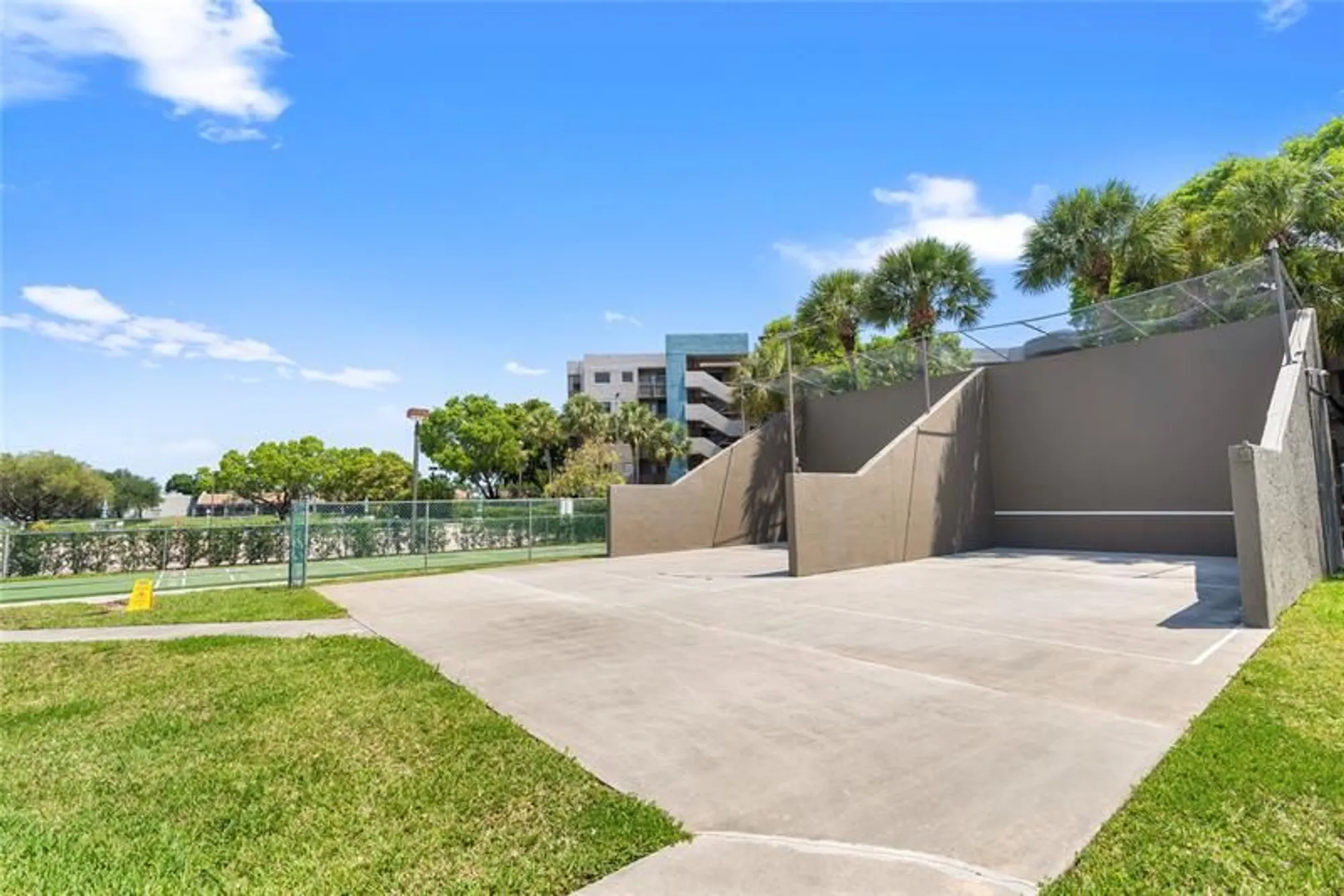 Property Slideshow image 35 of 38 | 900 colony point cir 511, Pembroke Pines, FL, 33026