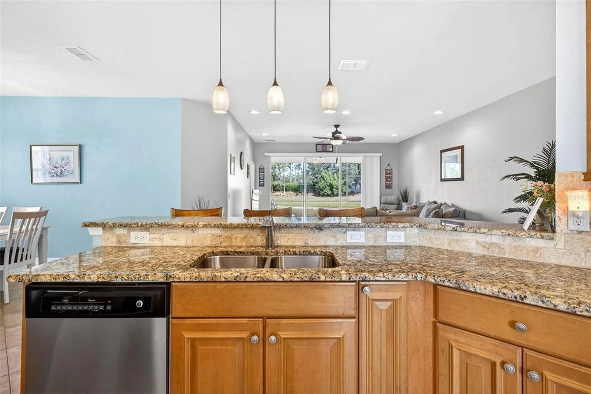 Property Slideshow image 20 of 64 | 15652 aurora lake cir, Wimauma, FL, 33598