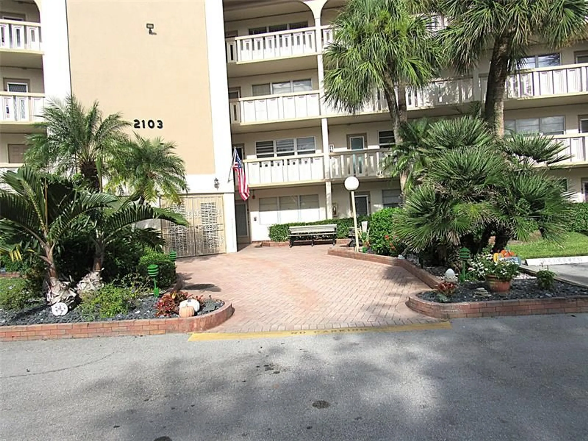 Property Slideshow image 27 of 55 | 2103 lucaya bnd j2, Coconut Creek, FL, 33066