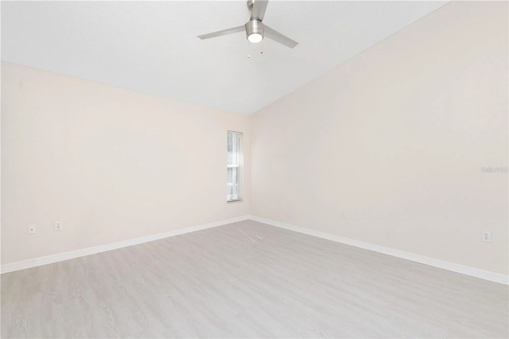 Property Slideshow image 23 of 52 | 9390 mississippi run, Weeki Wachee, FL, 34613